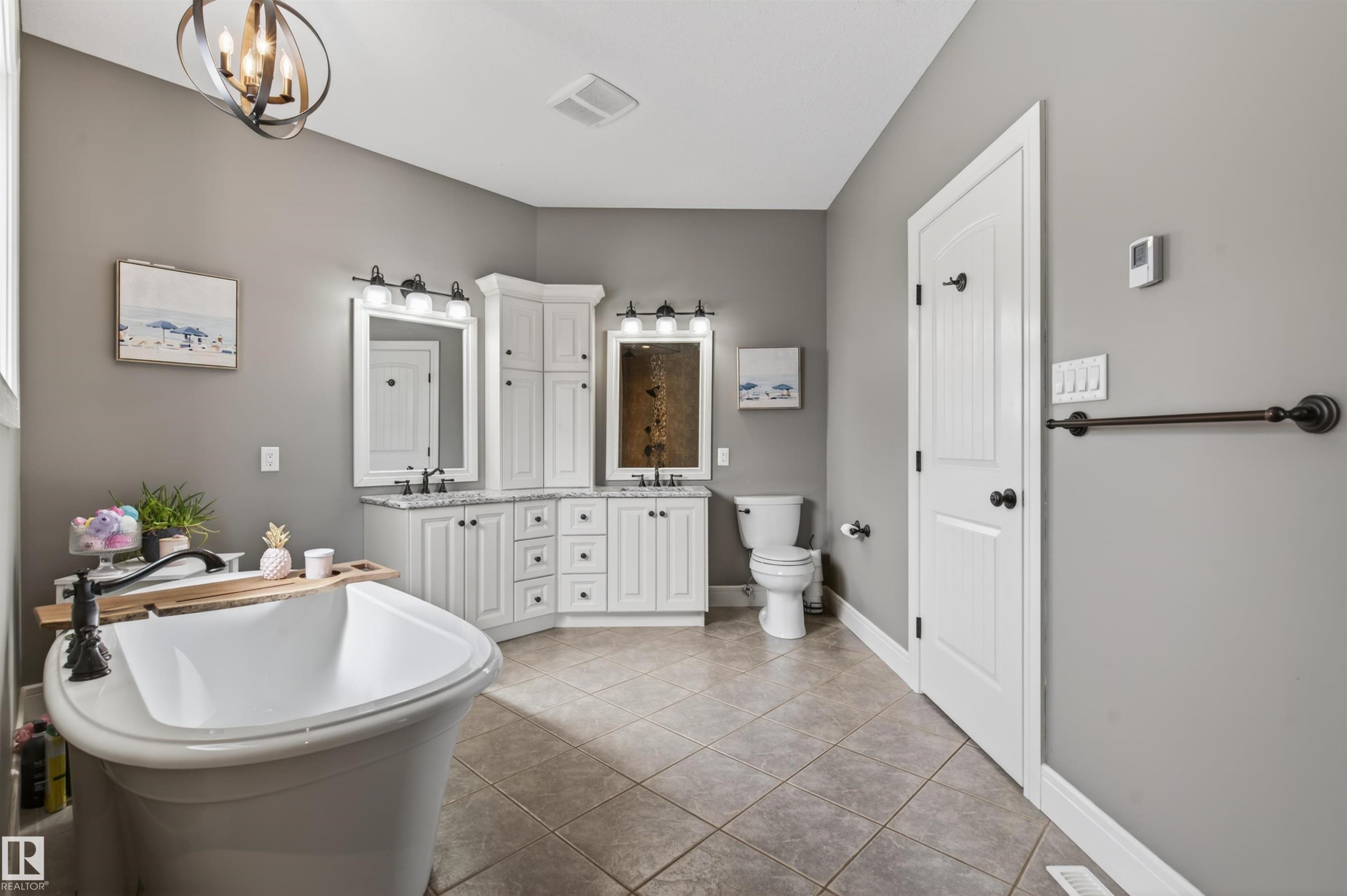 1609 Horseshoe Bay, Cold Lake, AB - Indoor Photo Showing Bathroom