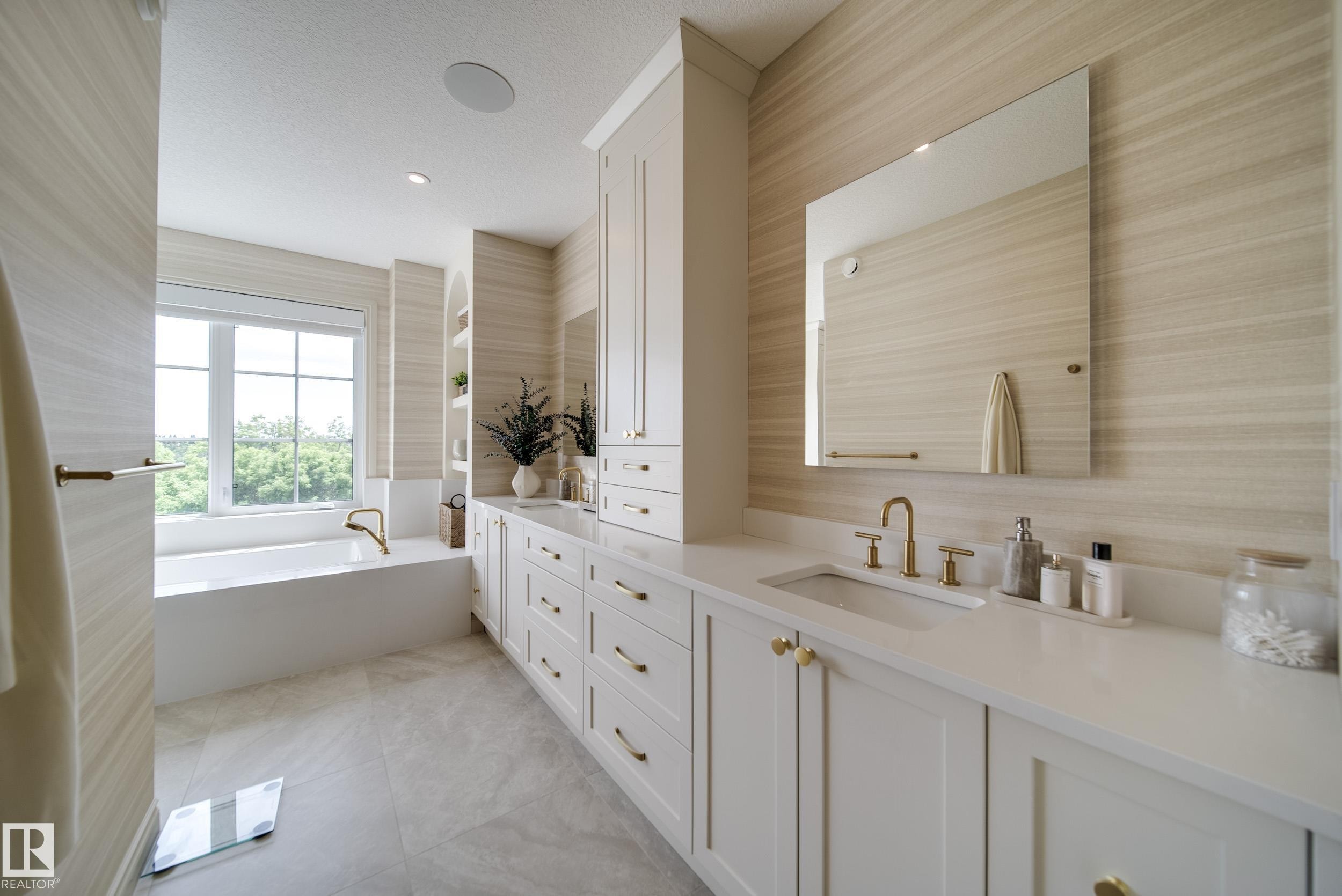7308 Ada Boulevard, Edmonton, AB
