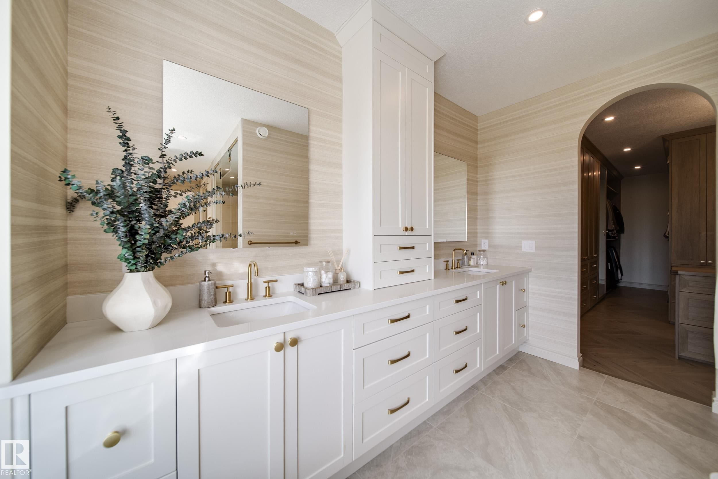 7308 Ada Boulevard, Edmonton, AB