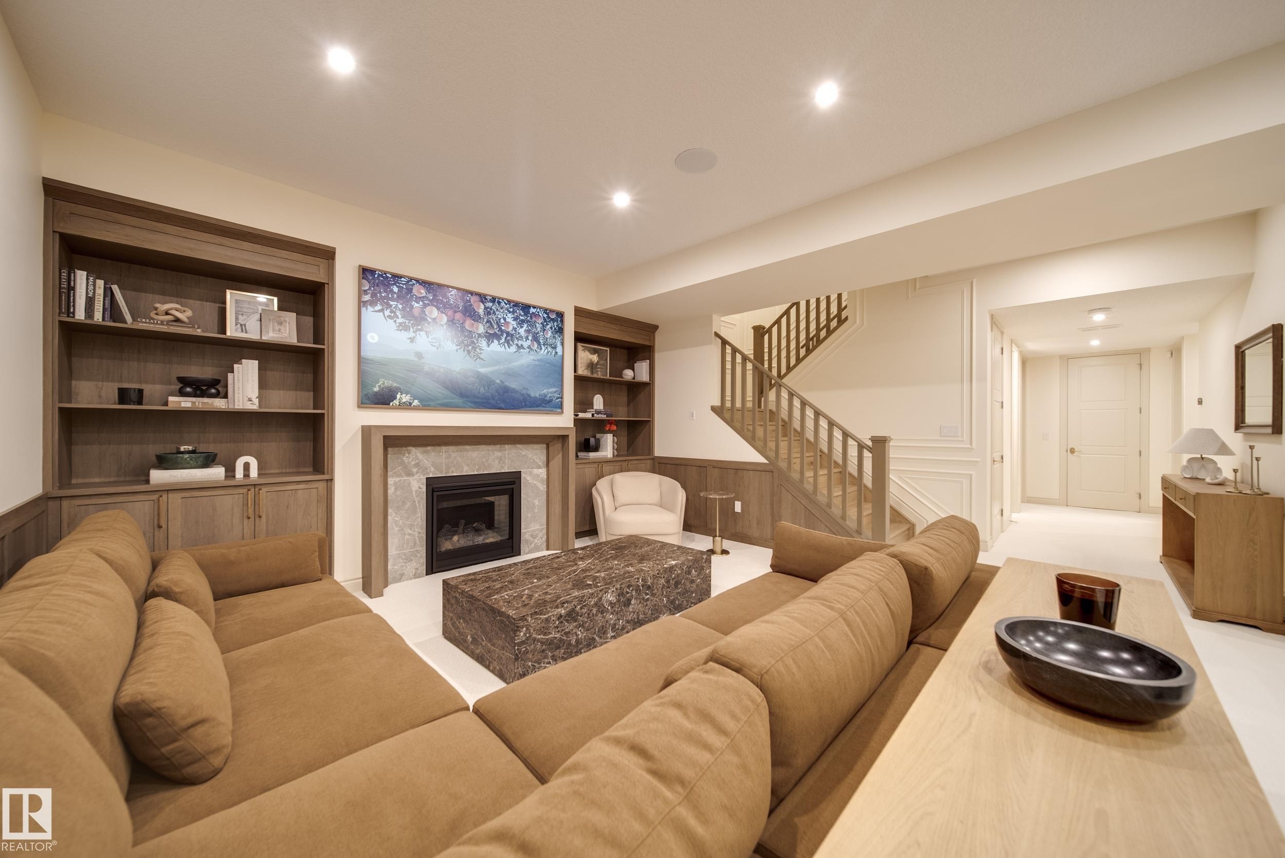 7308 Ada Boulevard, Edmonton, AB