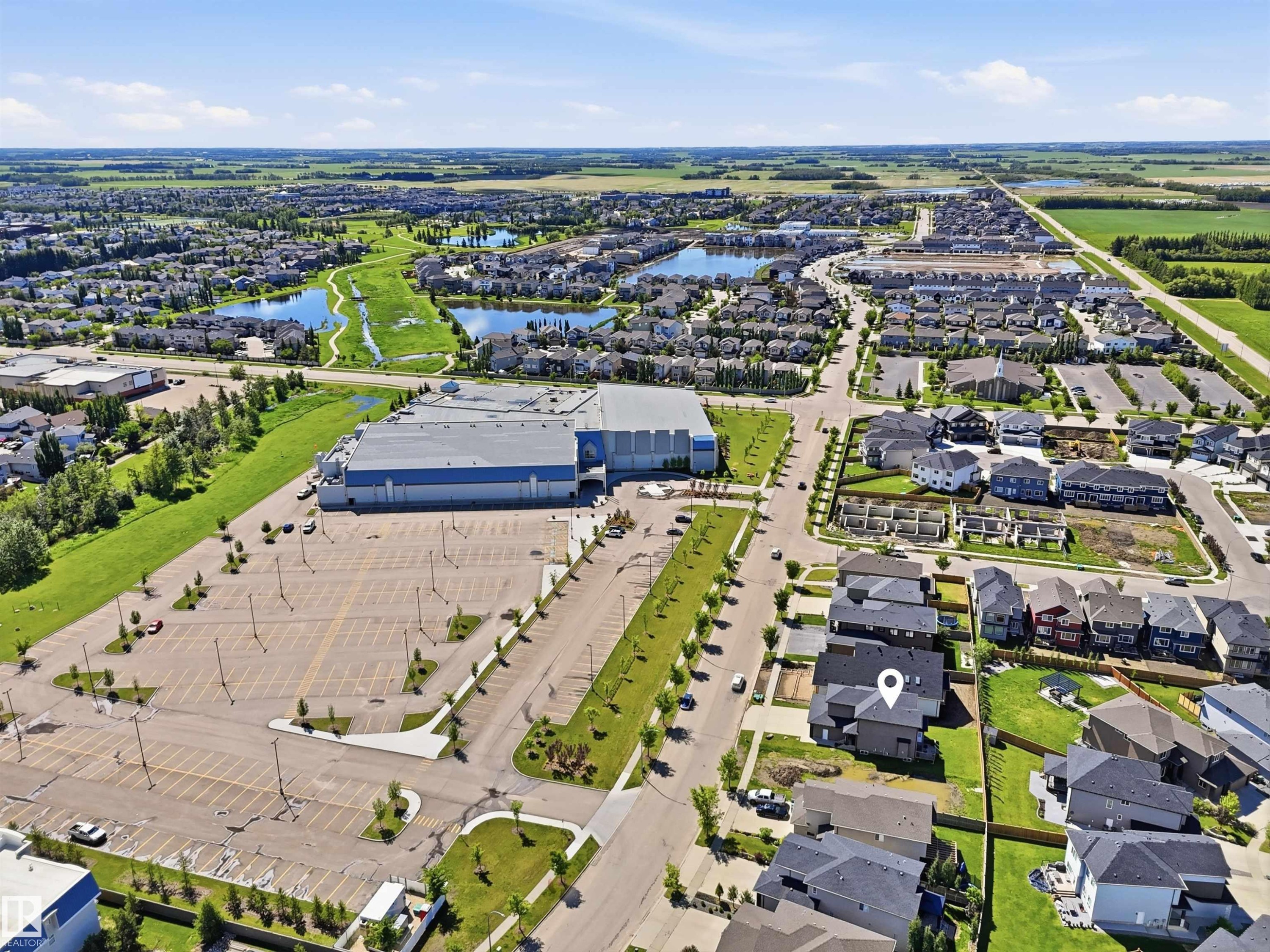 Aerial perspective showcasing a residential area with varied housing styles - 5110 Rue Eaglemont, Beaumont, AB
