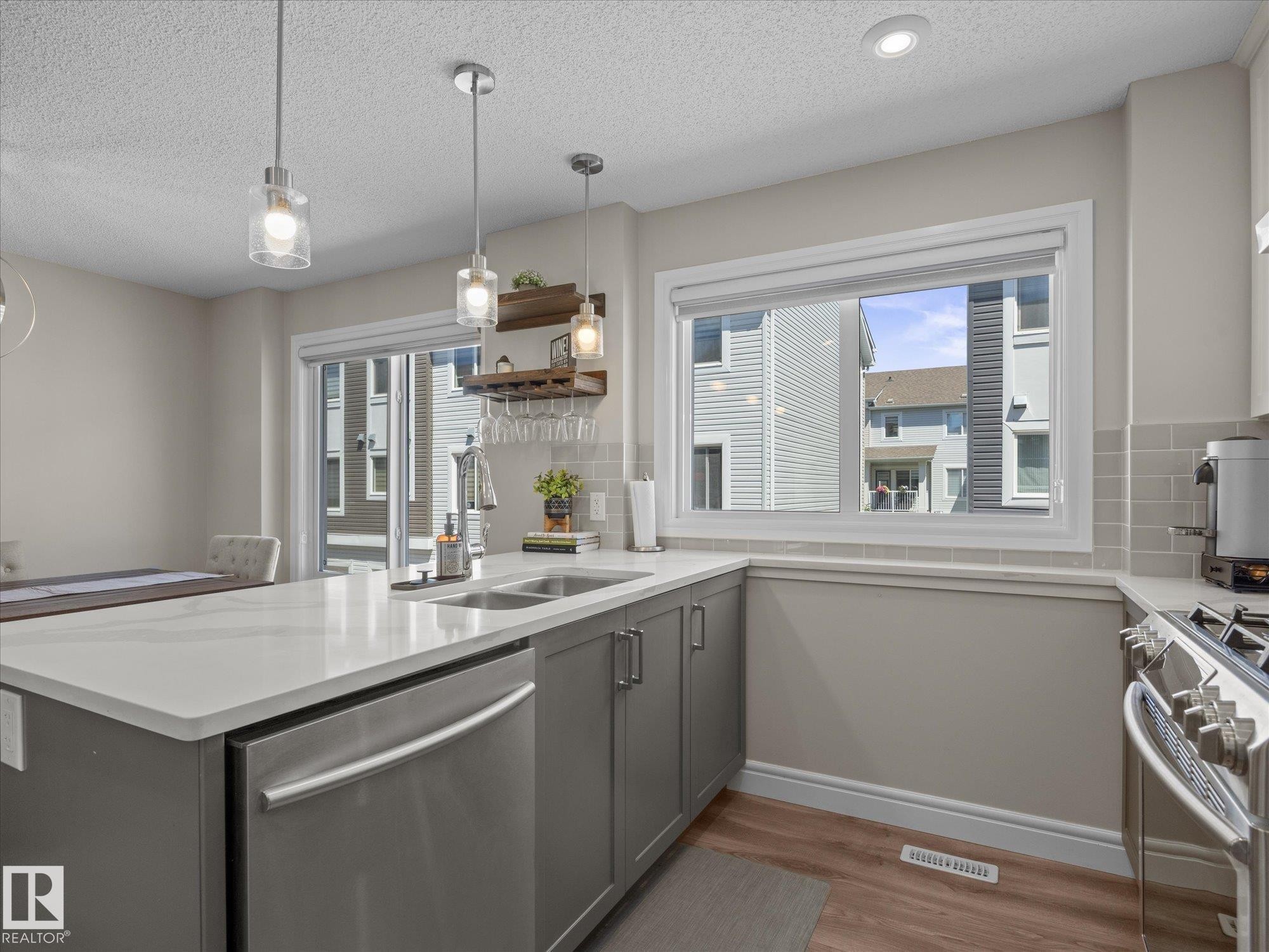 16 330 Bulyea Road, Edmonton, AB