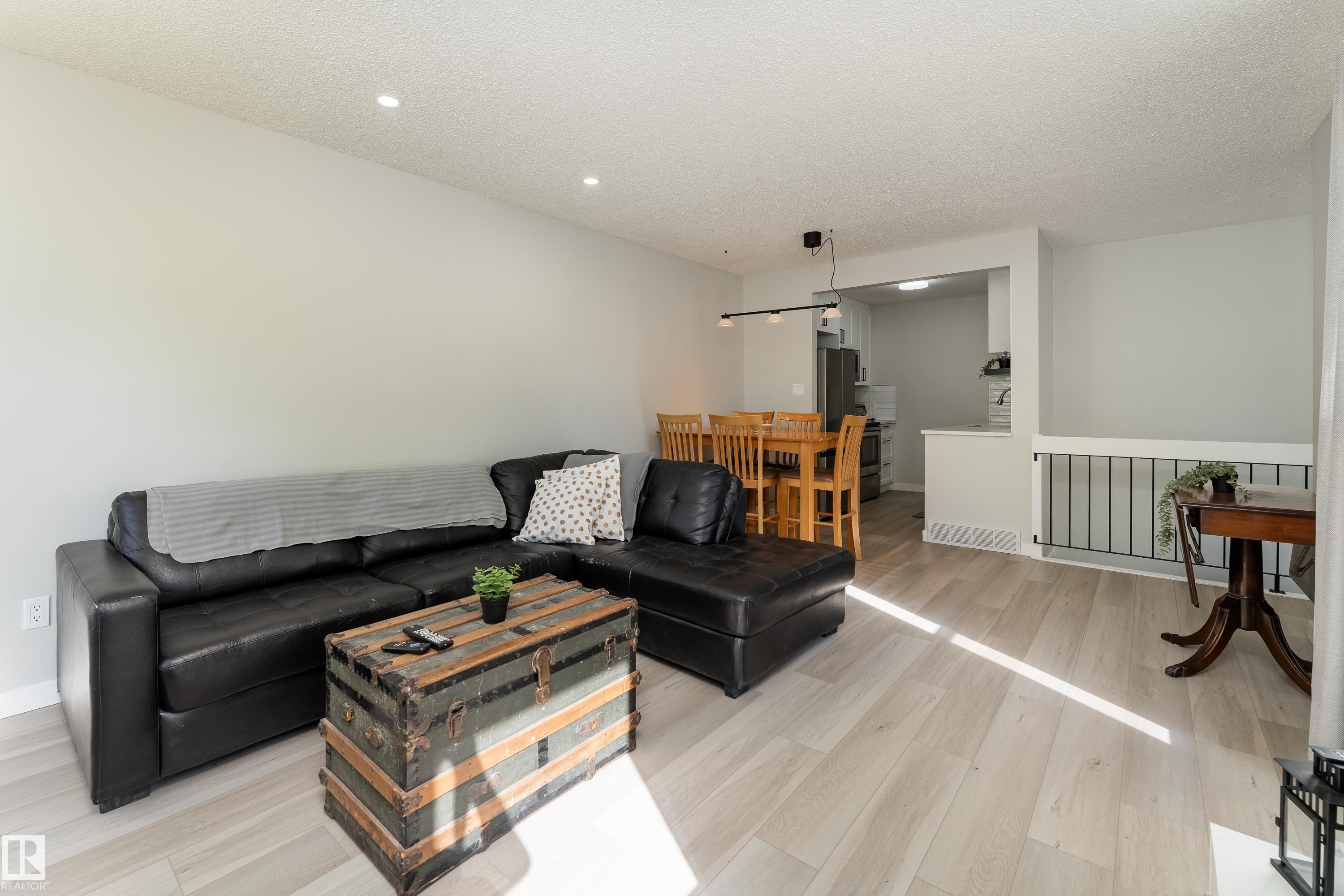 1164 Knottwood Road E, Edmonton, AB