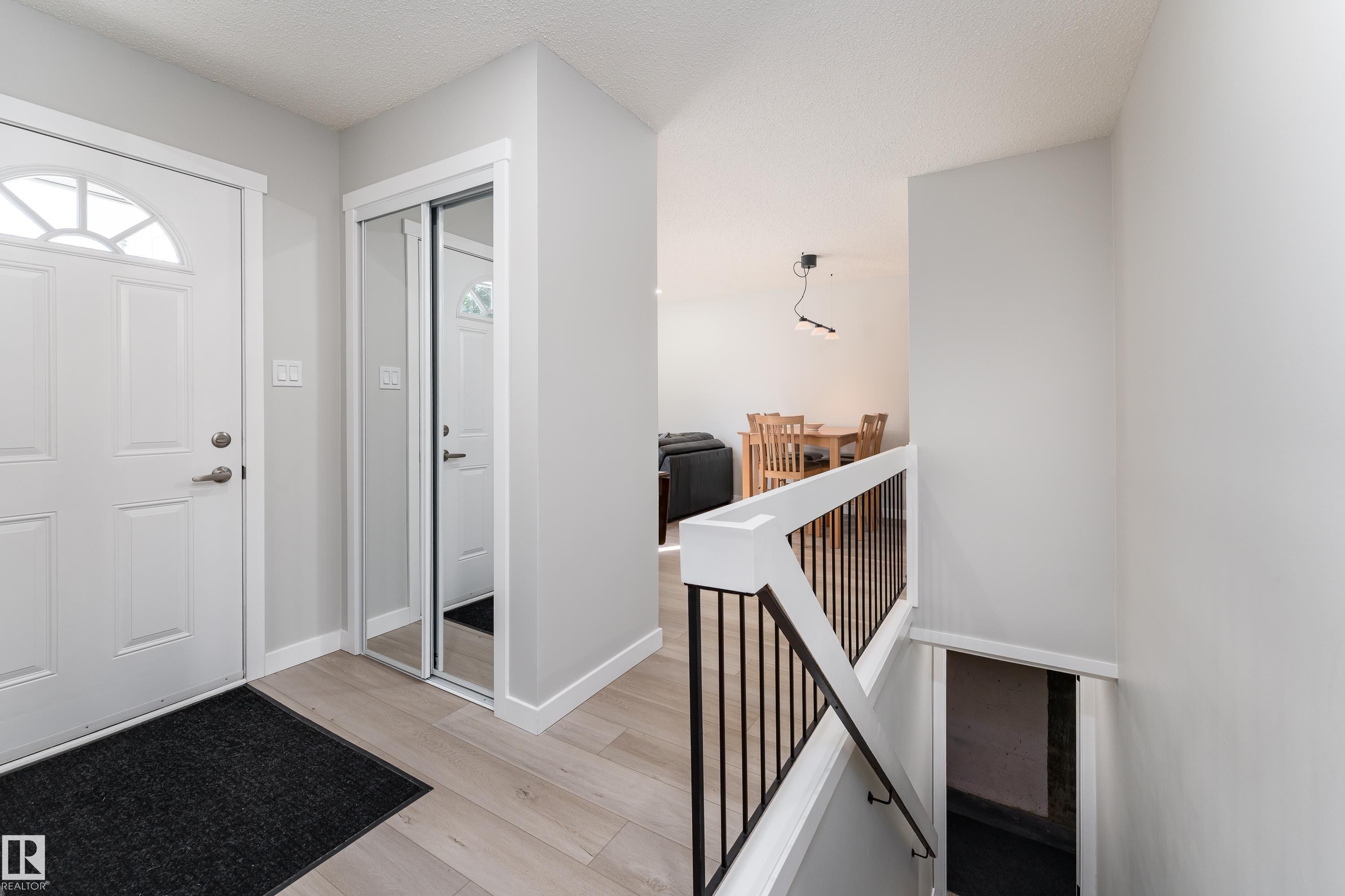 1164 Knottwood Road E, Edmonton, AB