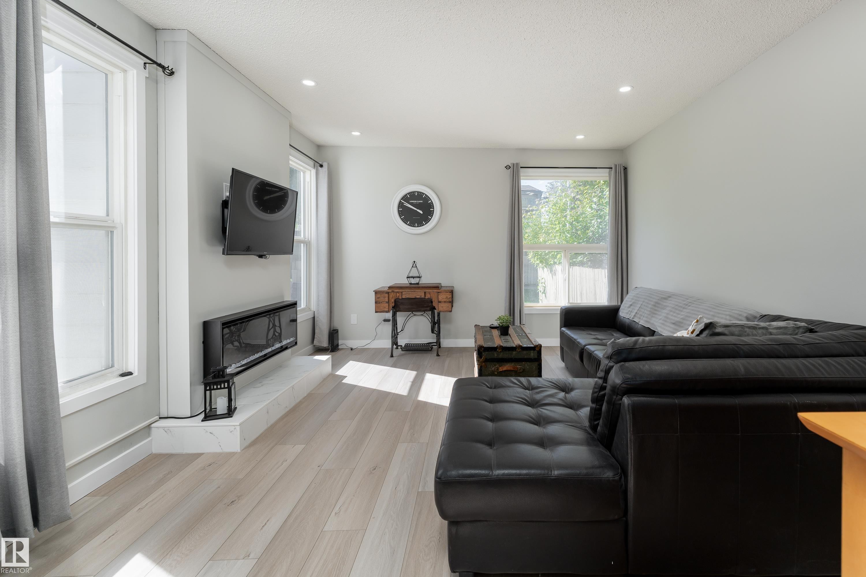 1164 Knottwood Road E, Edmonton, AB