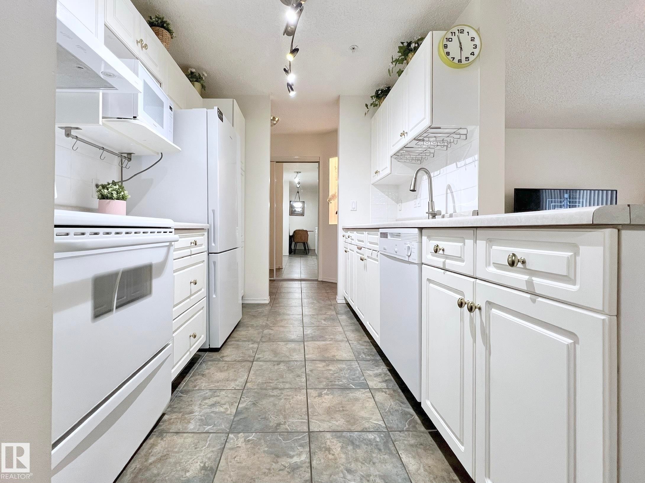 110 10511 42 Avenue, Edmonton, AB