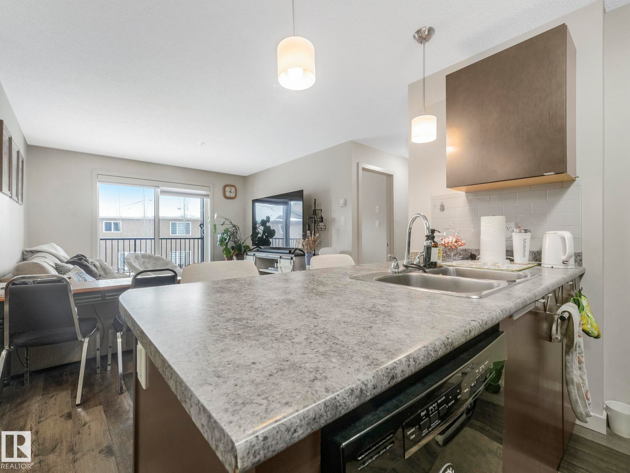 212 508 Albany Way, Edmonton, AB