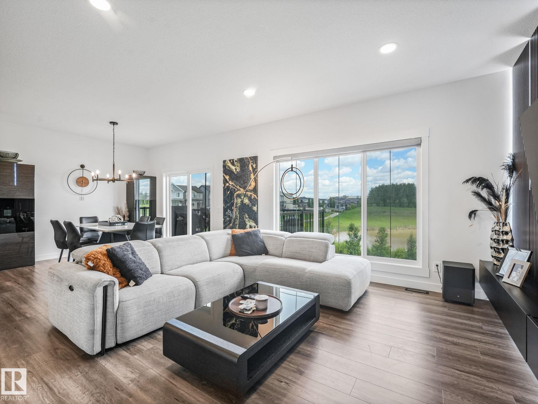 7151 Edgemont Way Nw, Edmonton, AB - Indoor Photo Showing Living Room