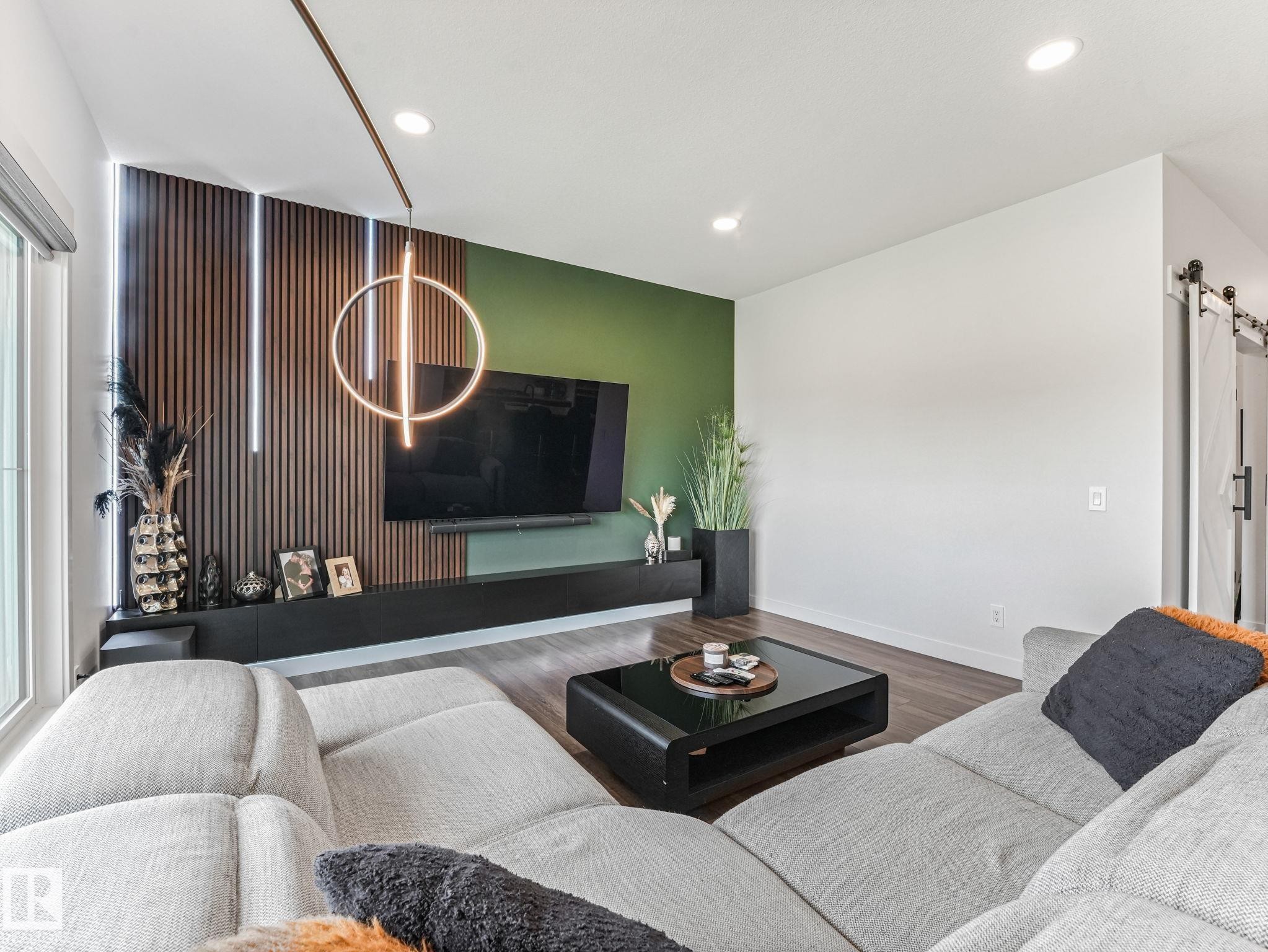 7151 Edgemont Way Nw, Edmonton, AB - Indoor Photo Showing Living Room
