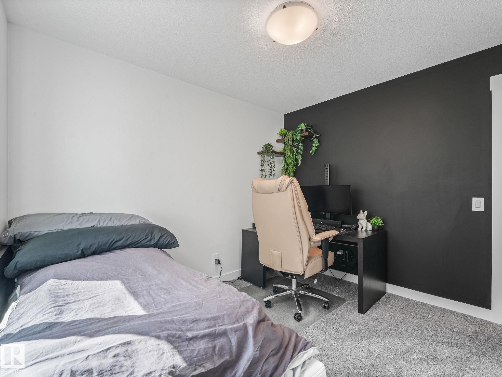 7151 Edgemont Way Nw, Edmonton, AB - Indoor Photo Showing Bedroom