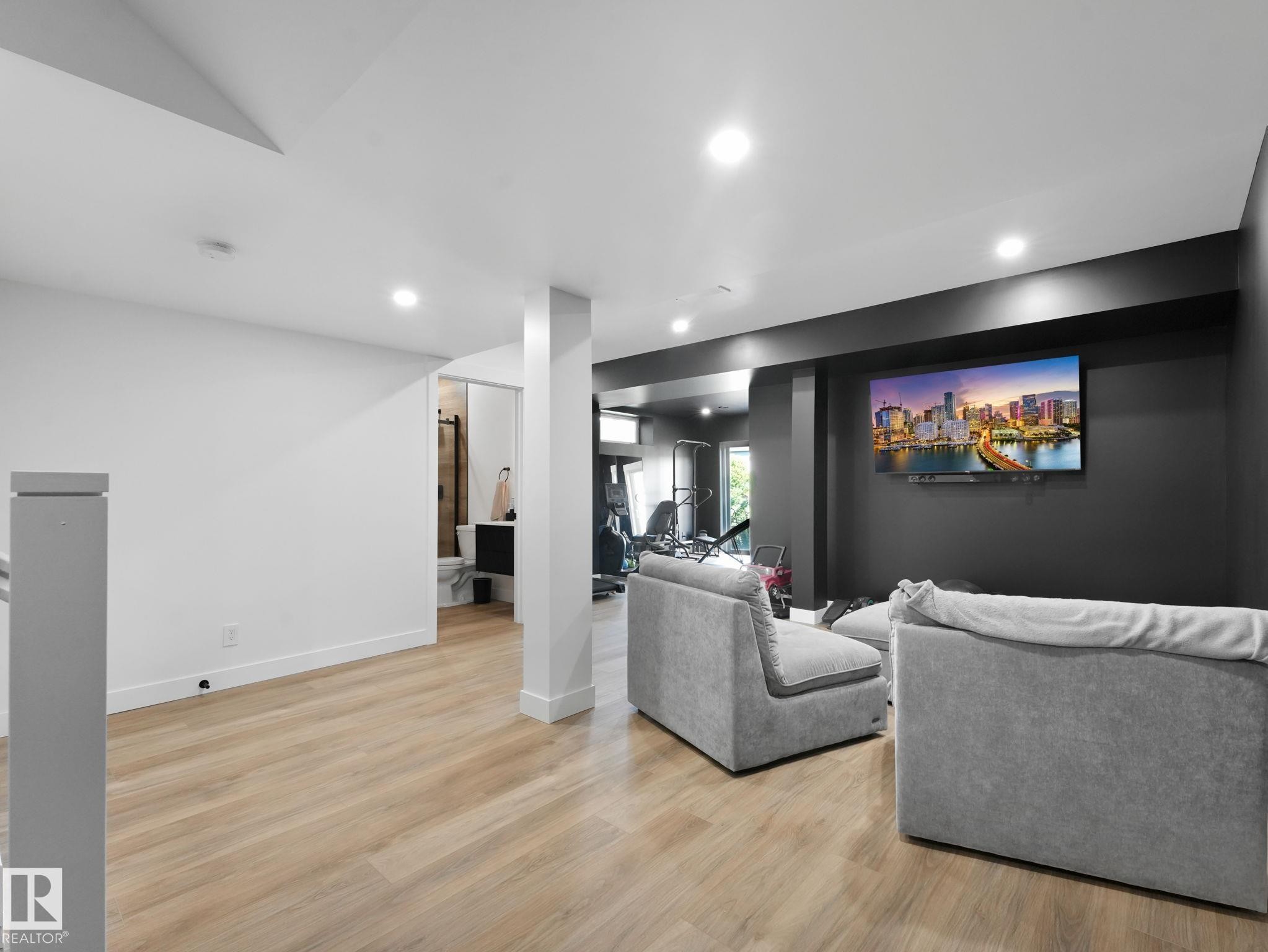 7151 Edgemont Way Nw, Edmonton, AB - Indoor