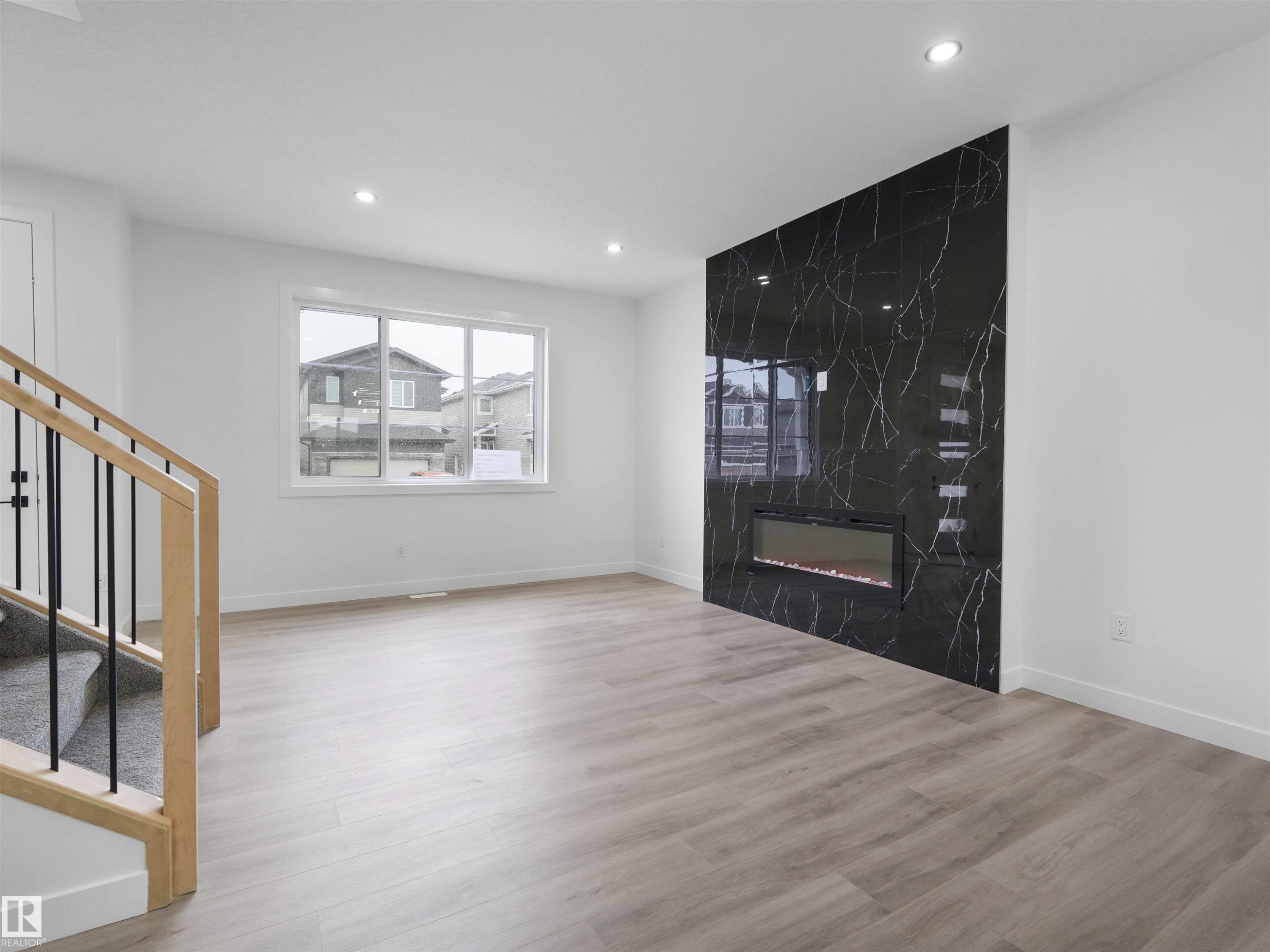 332 Roberts Wynd, Leduc, AB