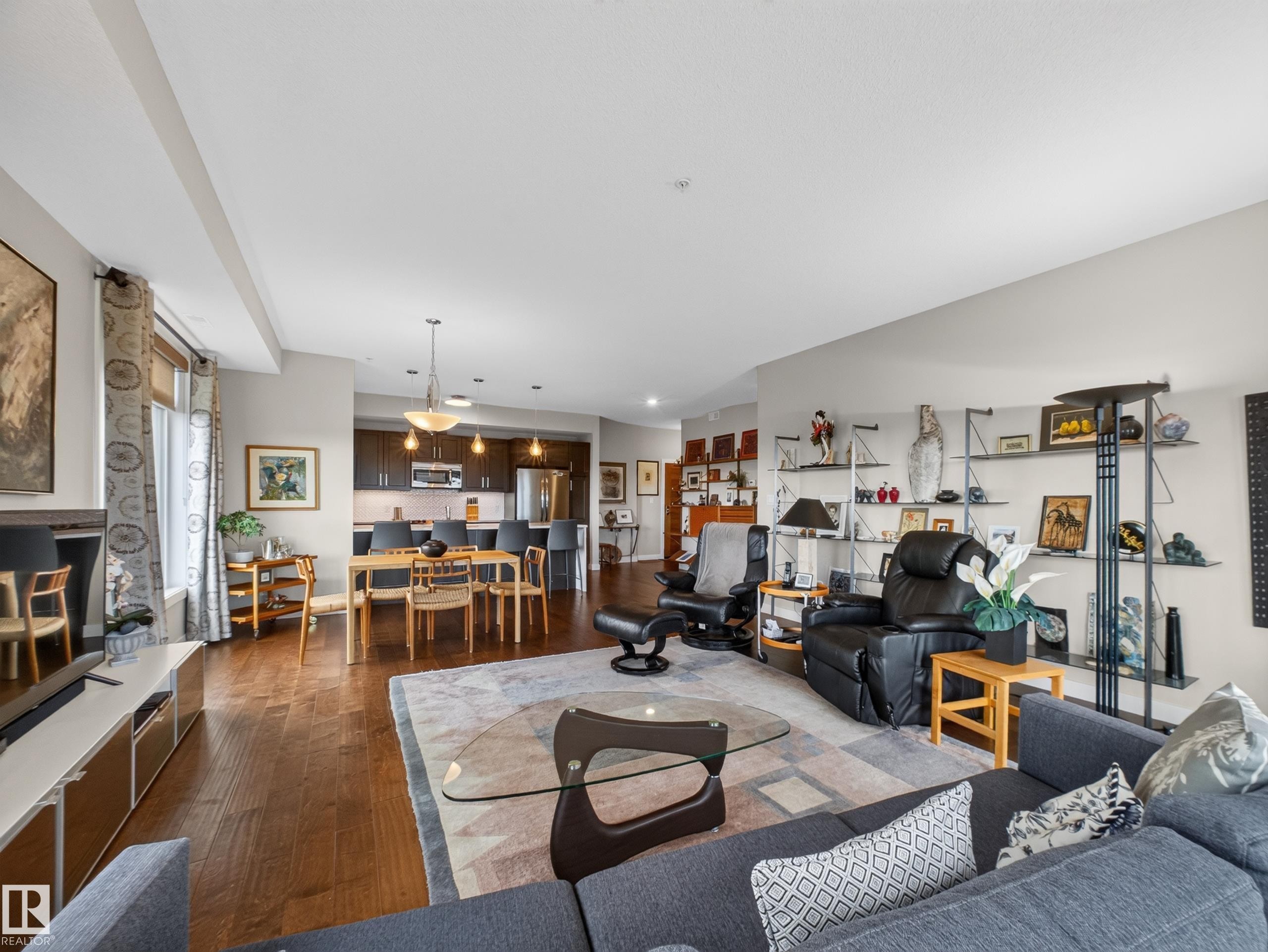 #412 625 Leger Wy Nw, Edmonton, AB - Indoor Photo Showing Living Room