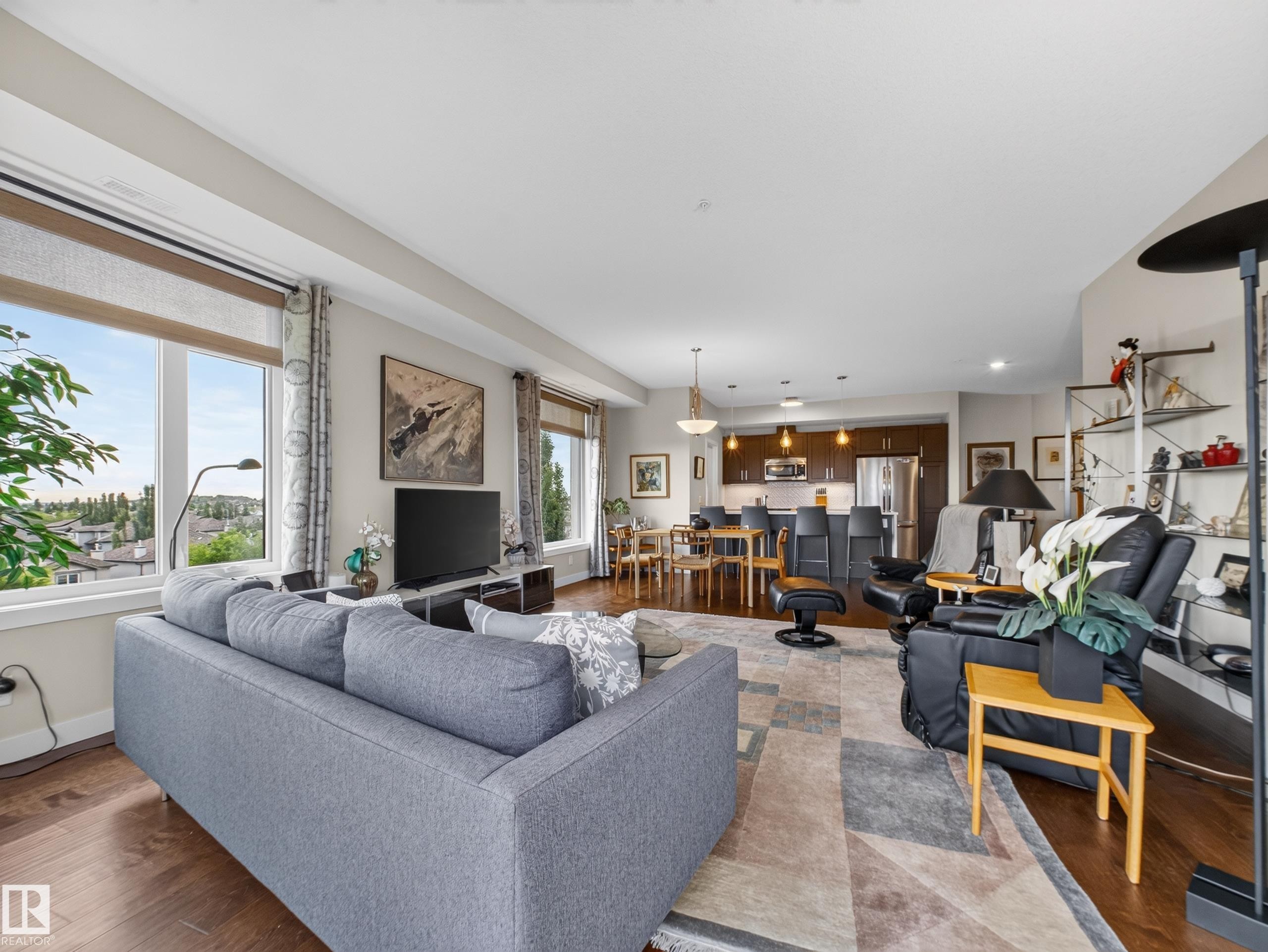 #412 625 Leger Wy Nw, Edmonton, AB - Indoor Photo Showing Living Room