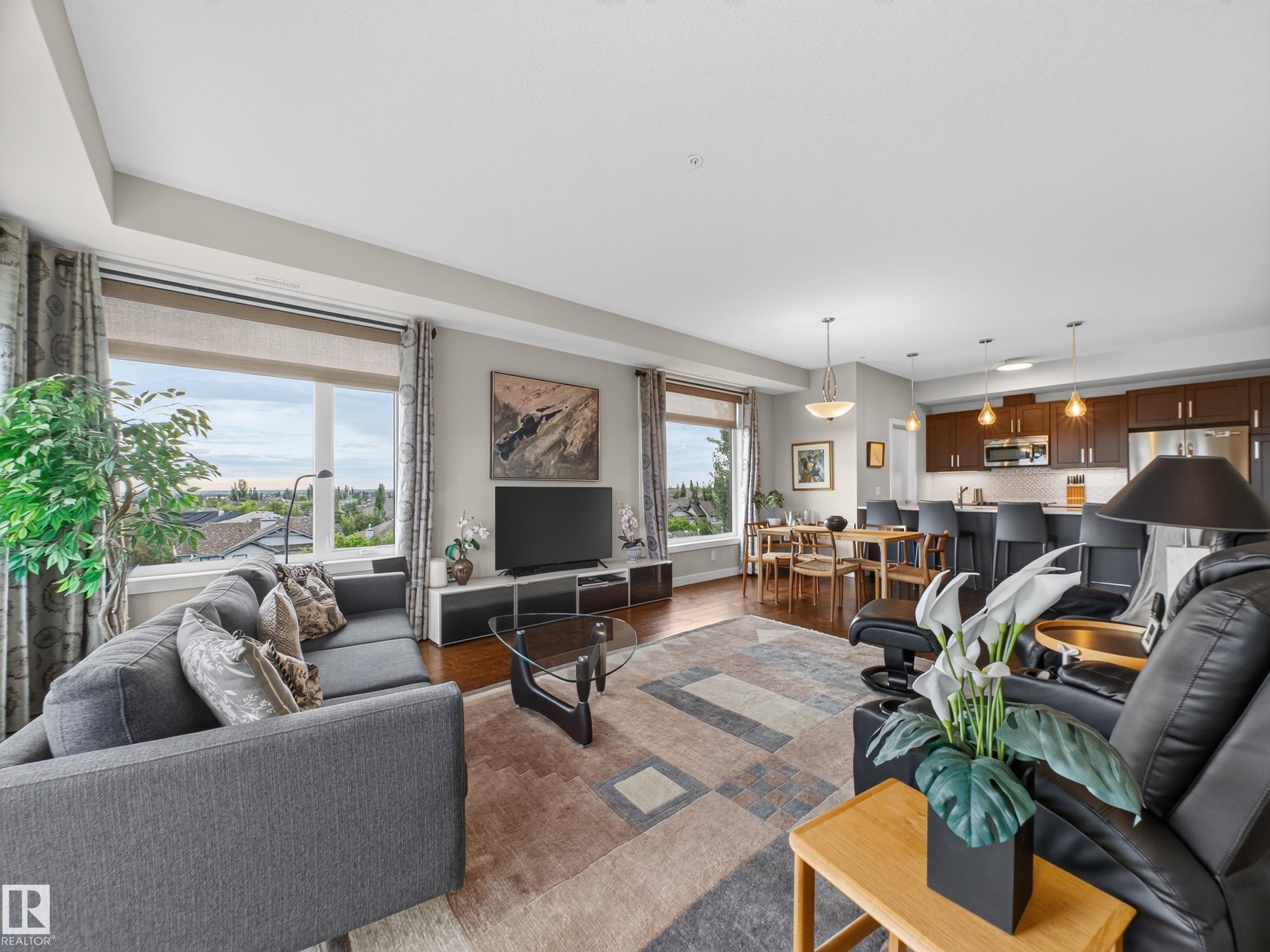 #412 625 Leger Wy Nw, Edmonton, AB - Indoor Photo Showing Living Room