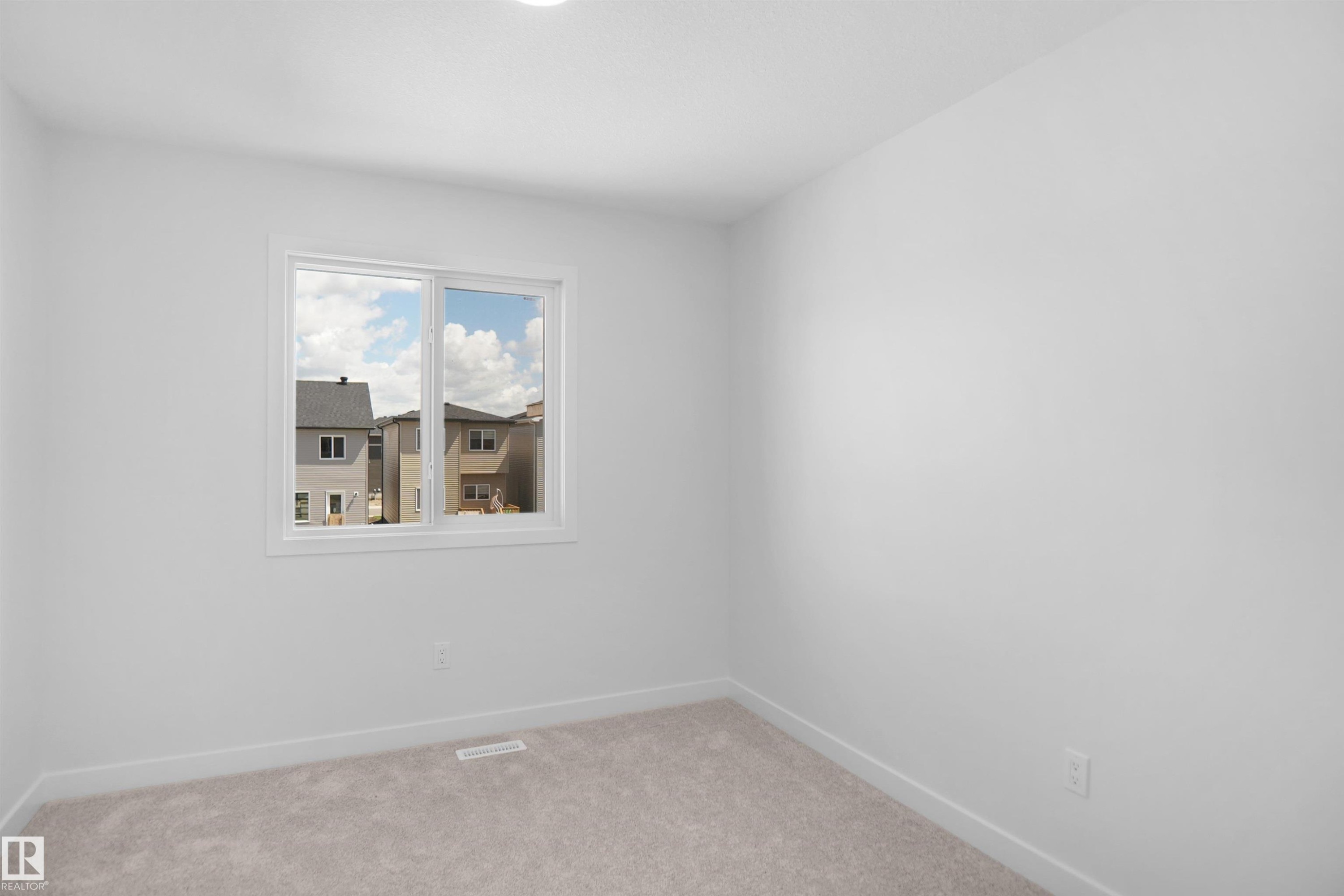 22509 83A Avenue Nw, Edmonton, AB - Indoor Photo Showing Other Room