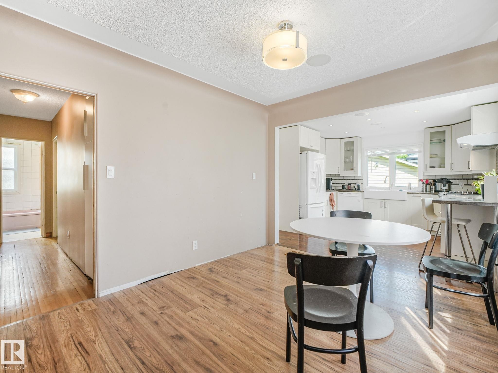 12215 103 Street Nw, Edmonton, AB - Indoor