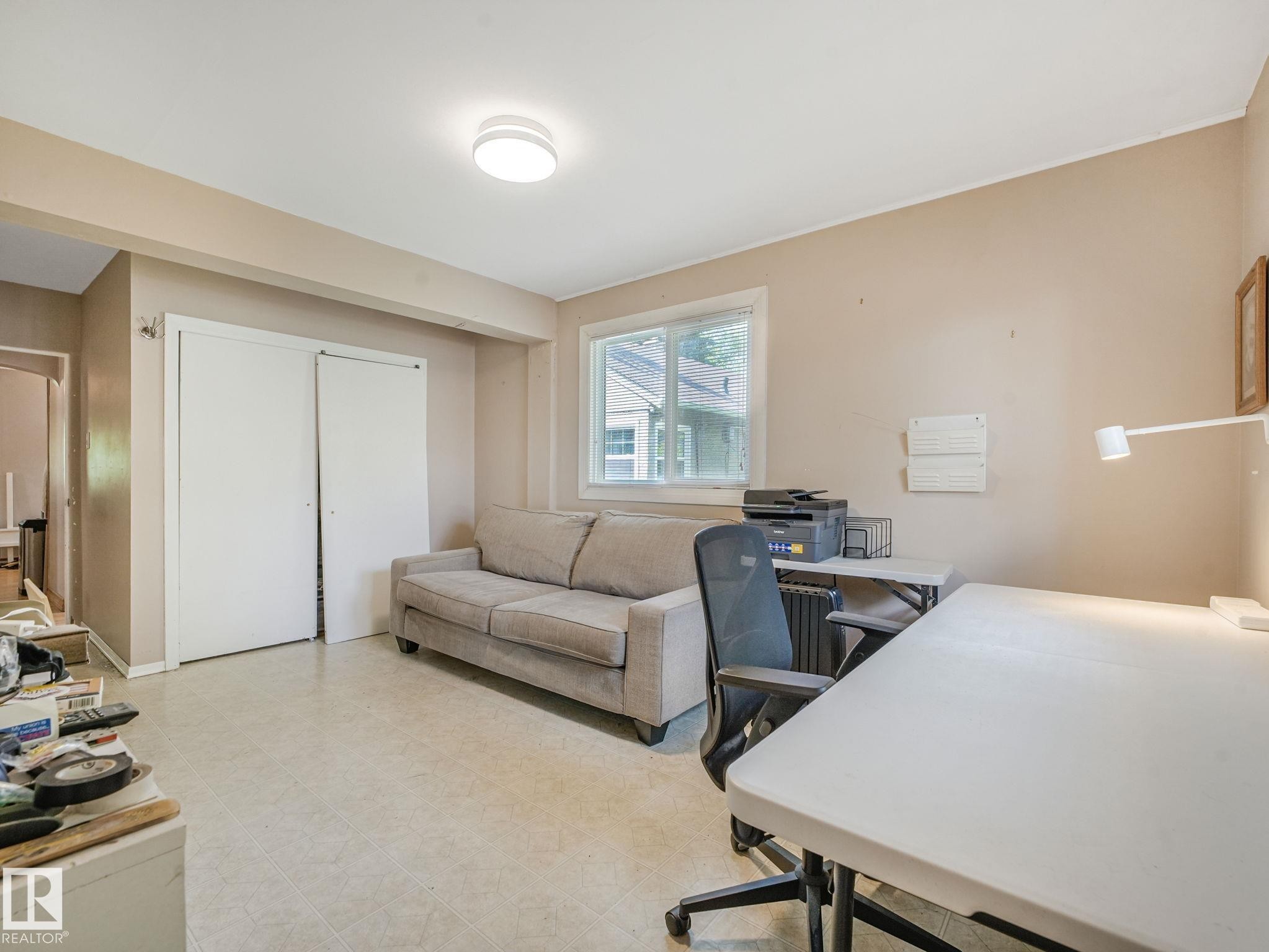 12215 103 Street Nw, Edmonton, AB - Indoor
