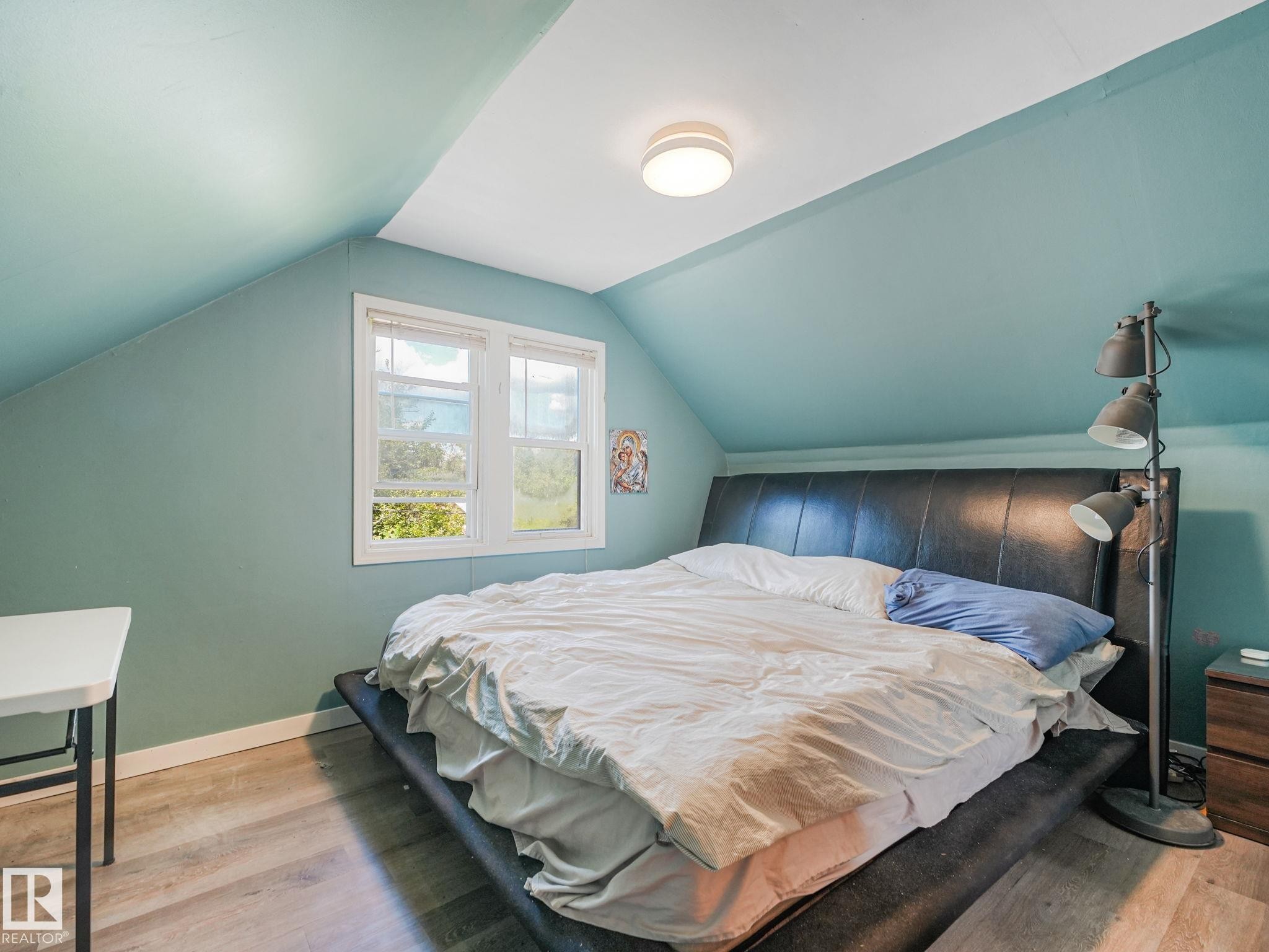 12215 103 Street Nw, Edmonton, AB - Indoor Photo Showing Bedroom