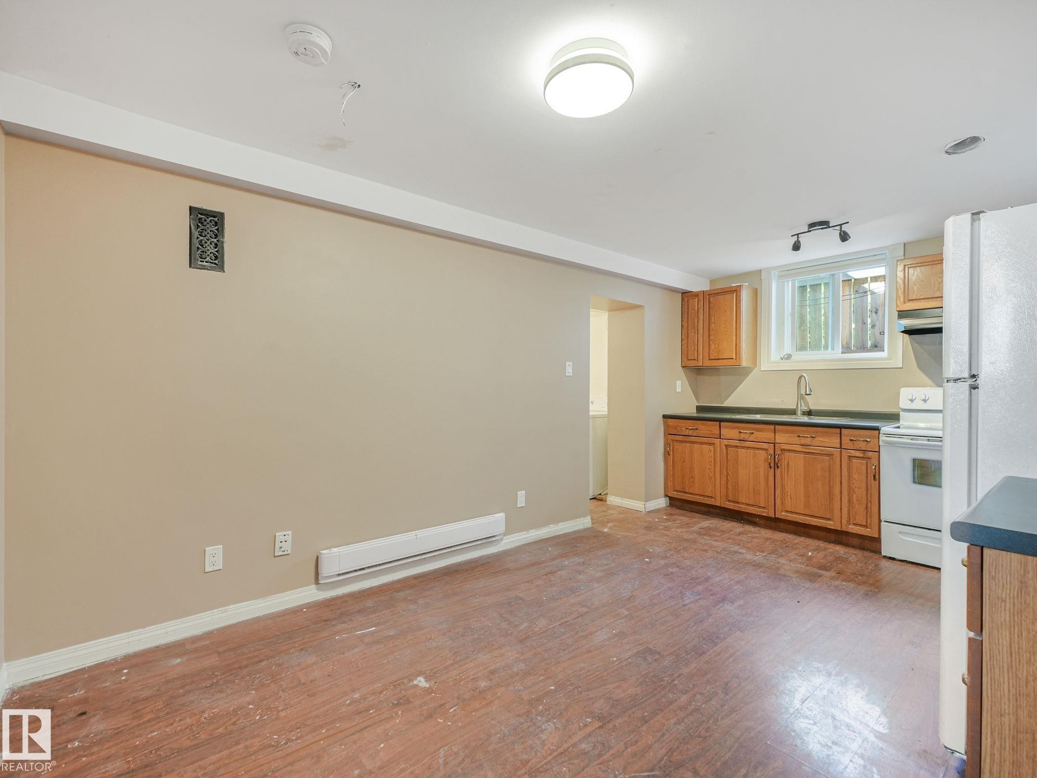 12215 103 Street Nw, Edmonton, AB - Indoor Photo Showing Kitchen