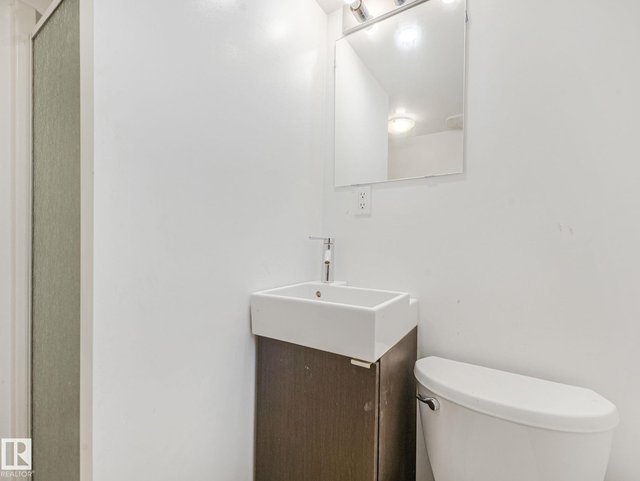 12215 103 Street Nw, Edmonton, AB - Indoor Photo Showing Bathroom