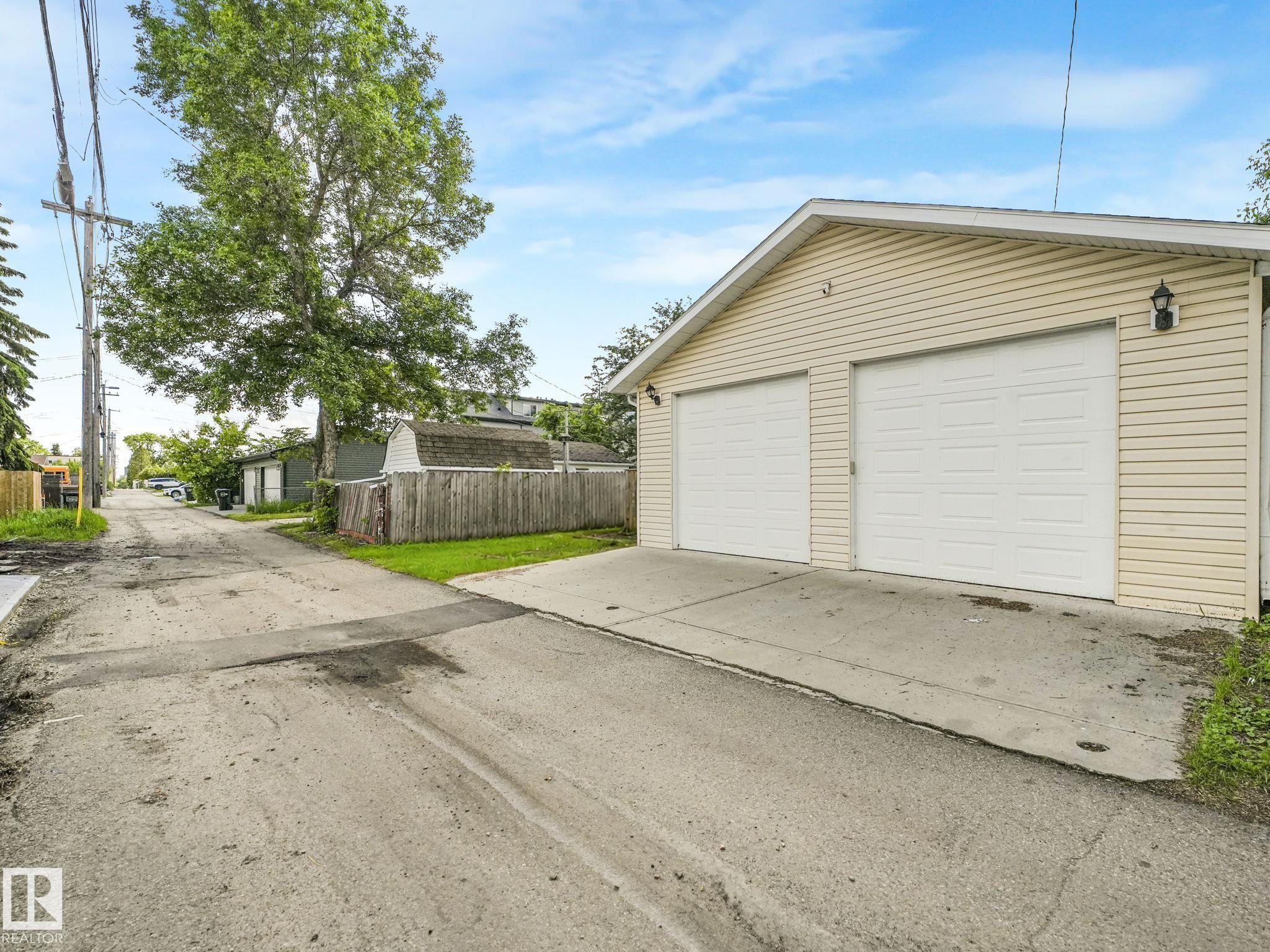 12215 103 Street Nw, Edmonton, AB - Outdoor