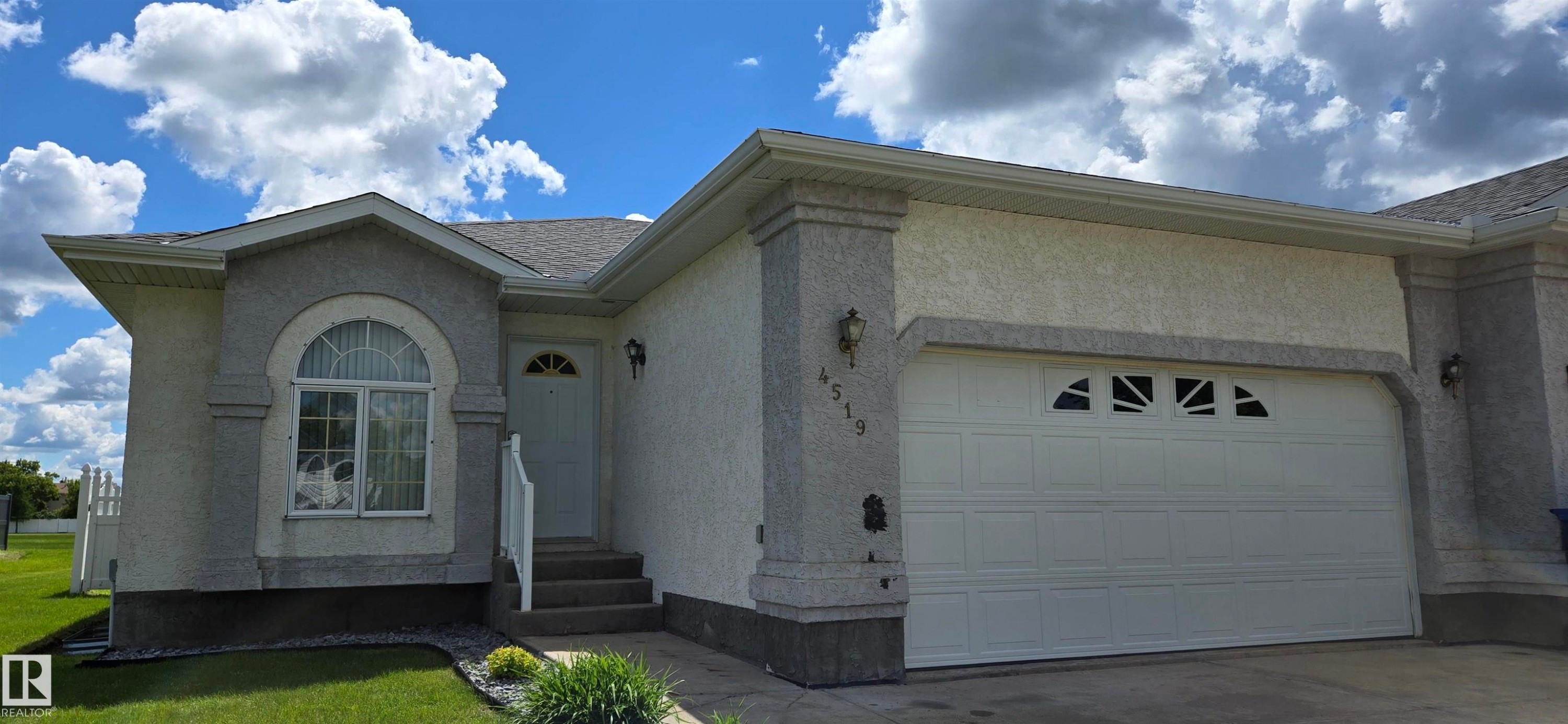 4519 59 Ave, Vegreville, AB