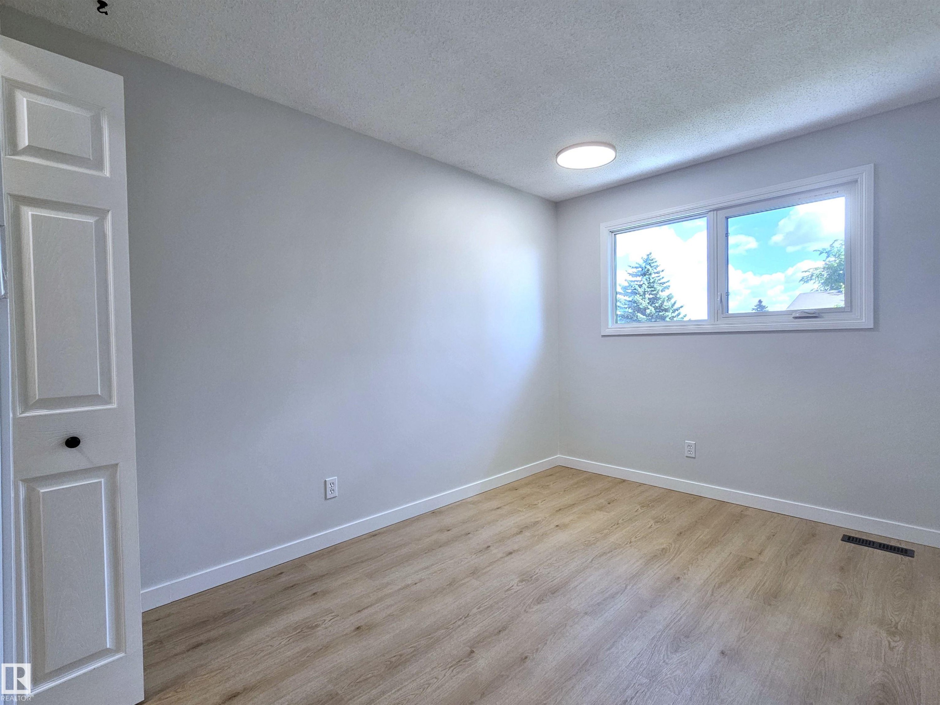 8011 182A Street Nw, Edmonton, AB - Indoor Photo Showing Other Room