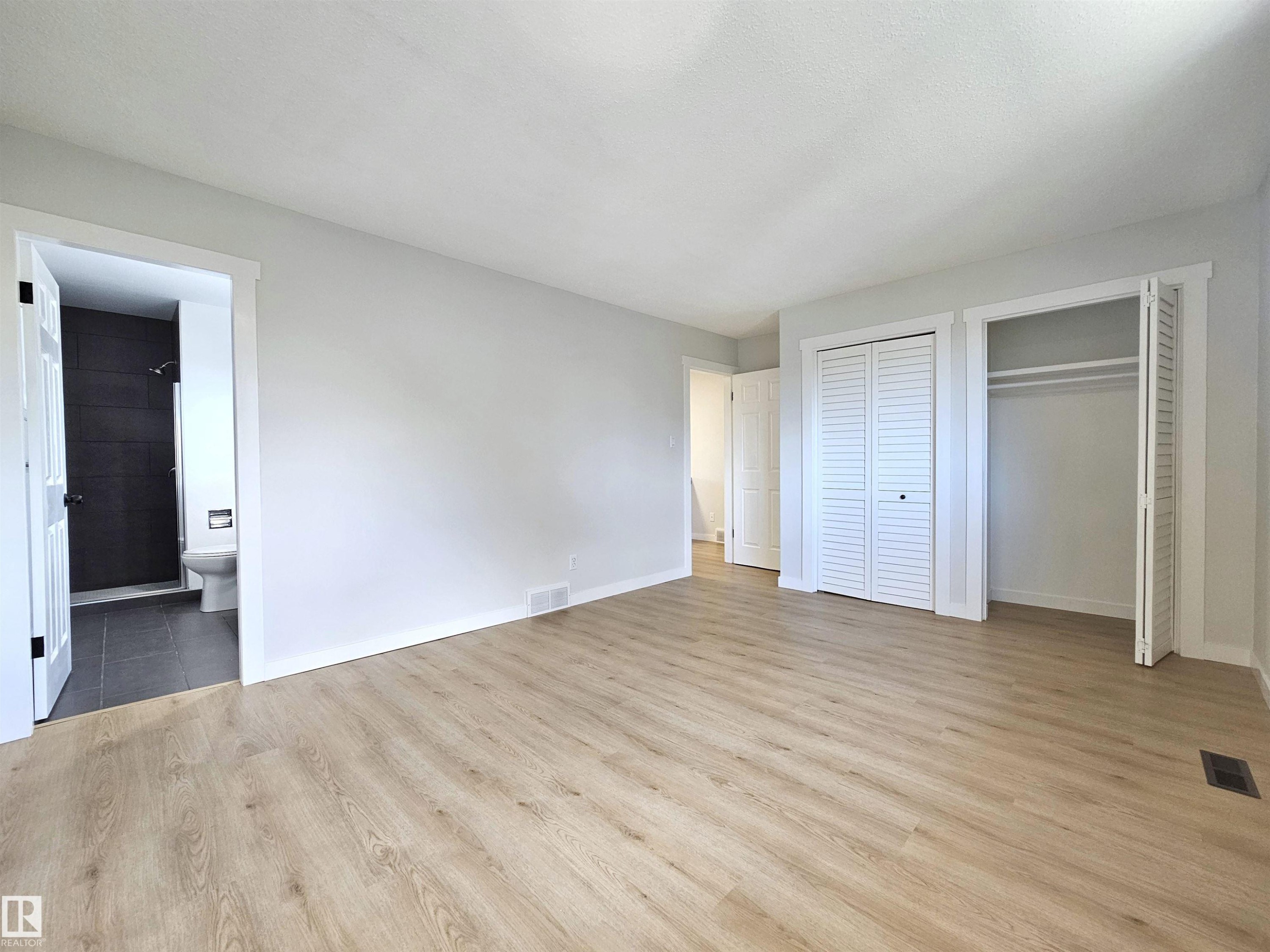8011 182A Street Nw, Edmonton, AB - Indoor Photo Showing Other Room