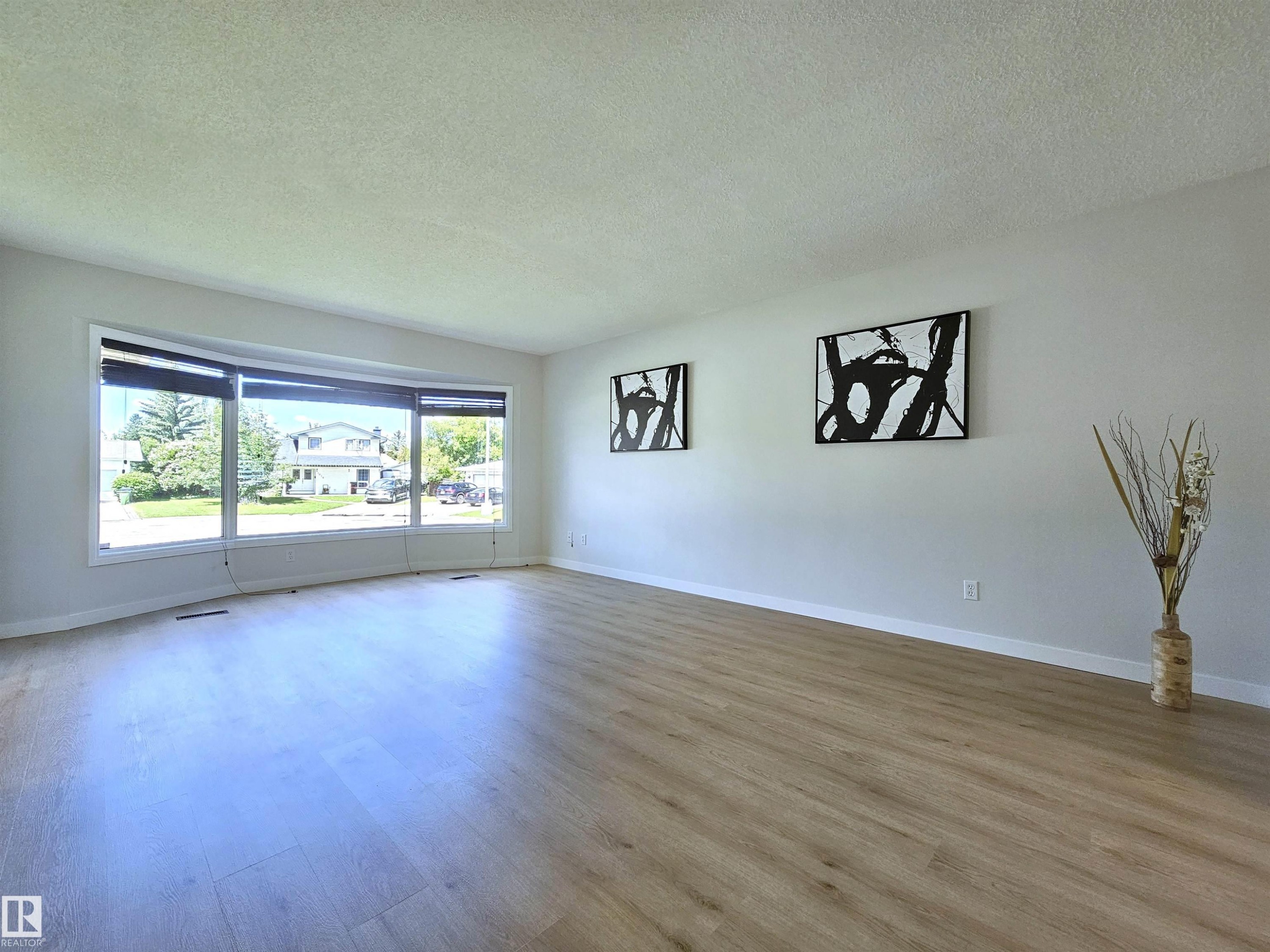 8011 182A Street Nw, Edmonton, AB - Indoor