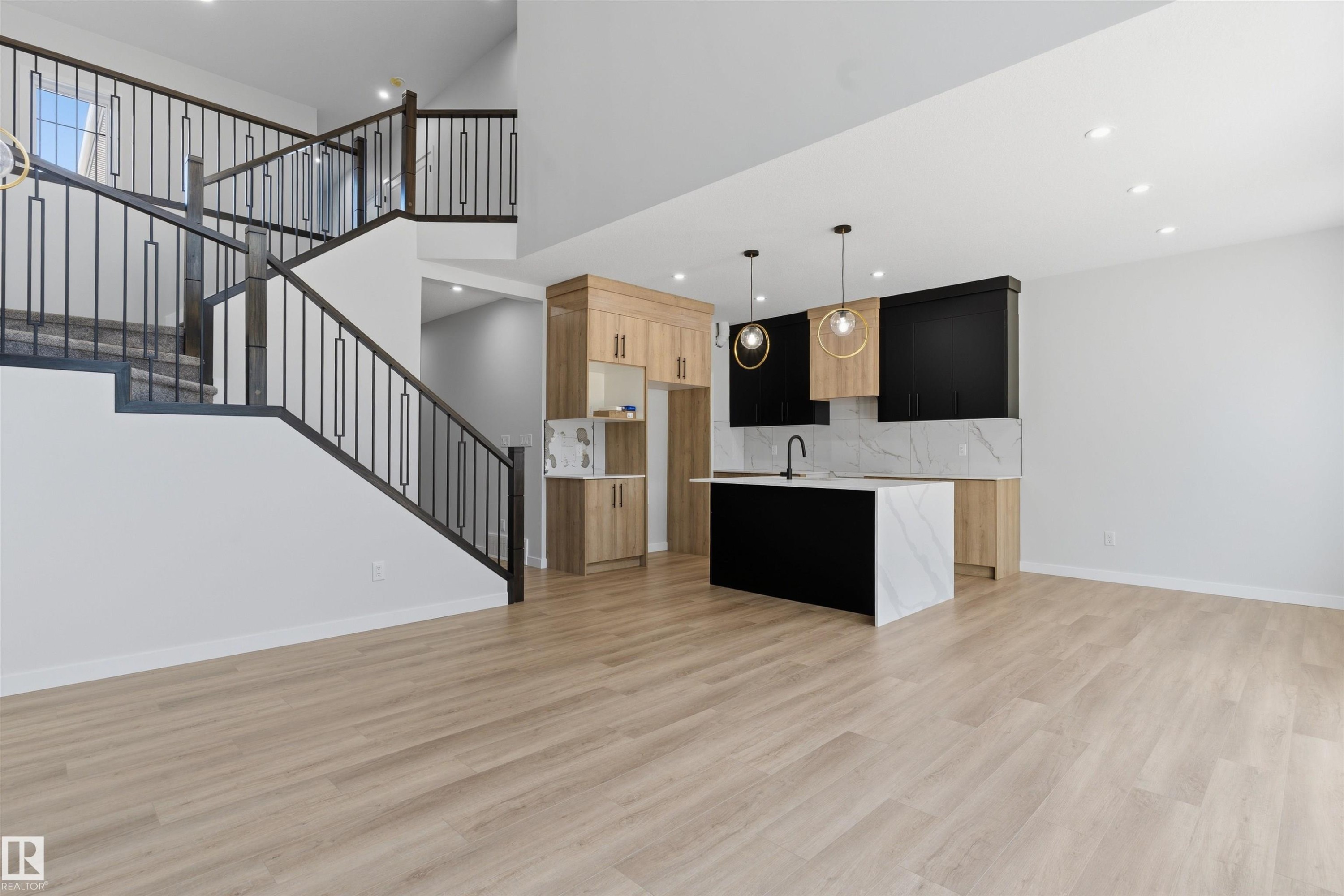 1721 Crossbill Loop, Edmonton, AB
