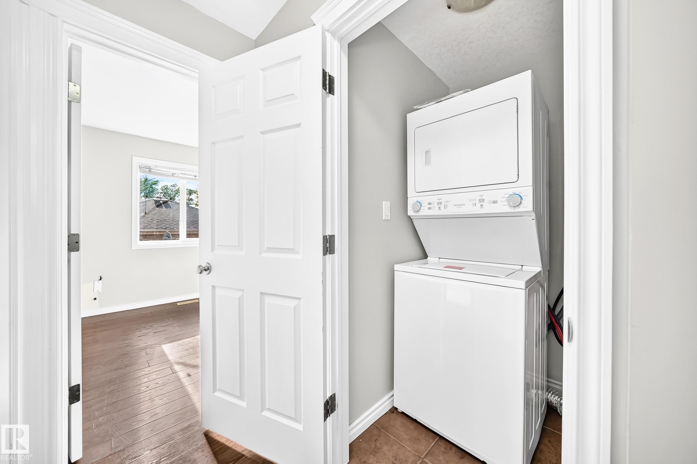 12124 122 Street, Edmonton, AB