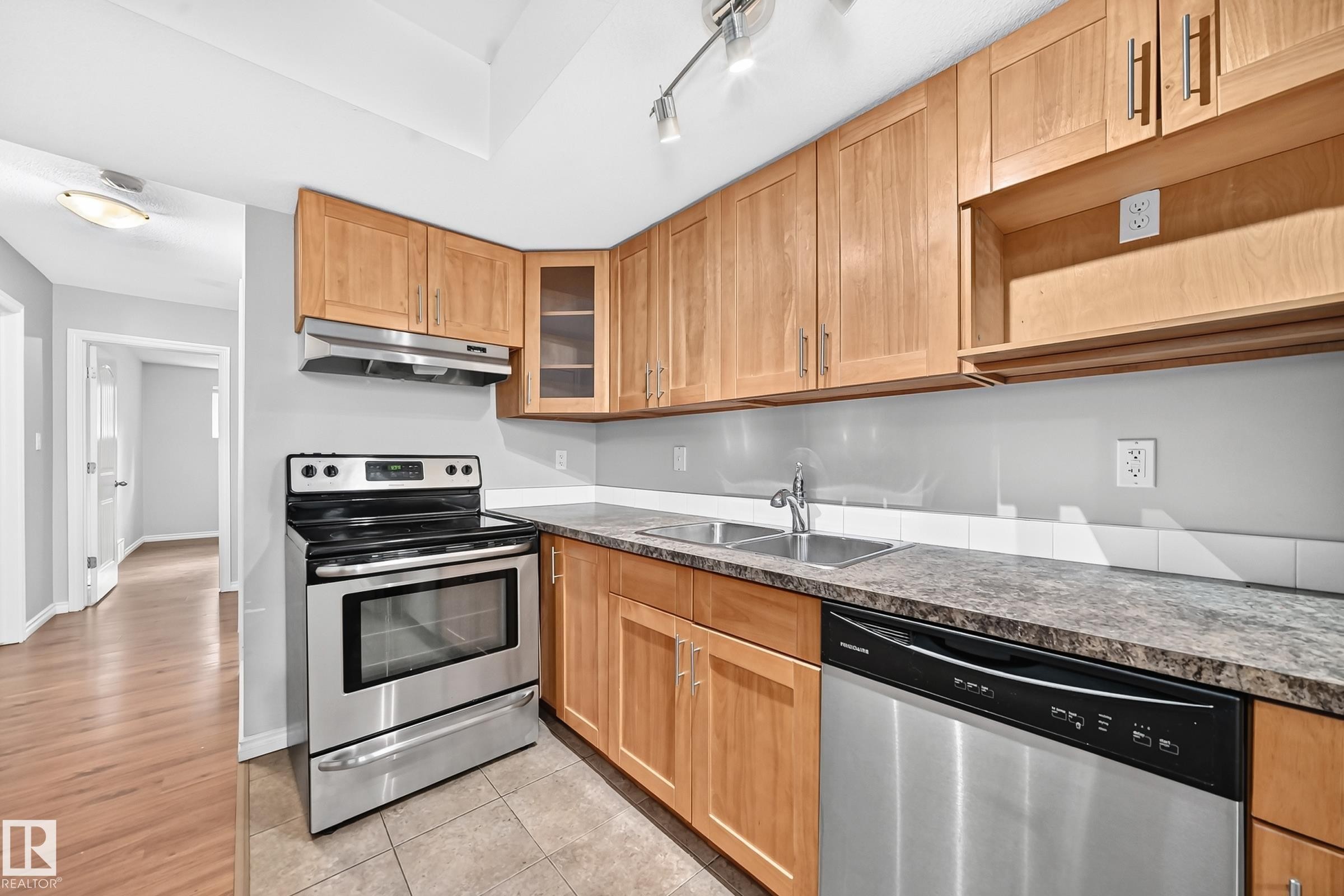 12124 122 Street, Edmonton, AB