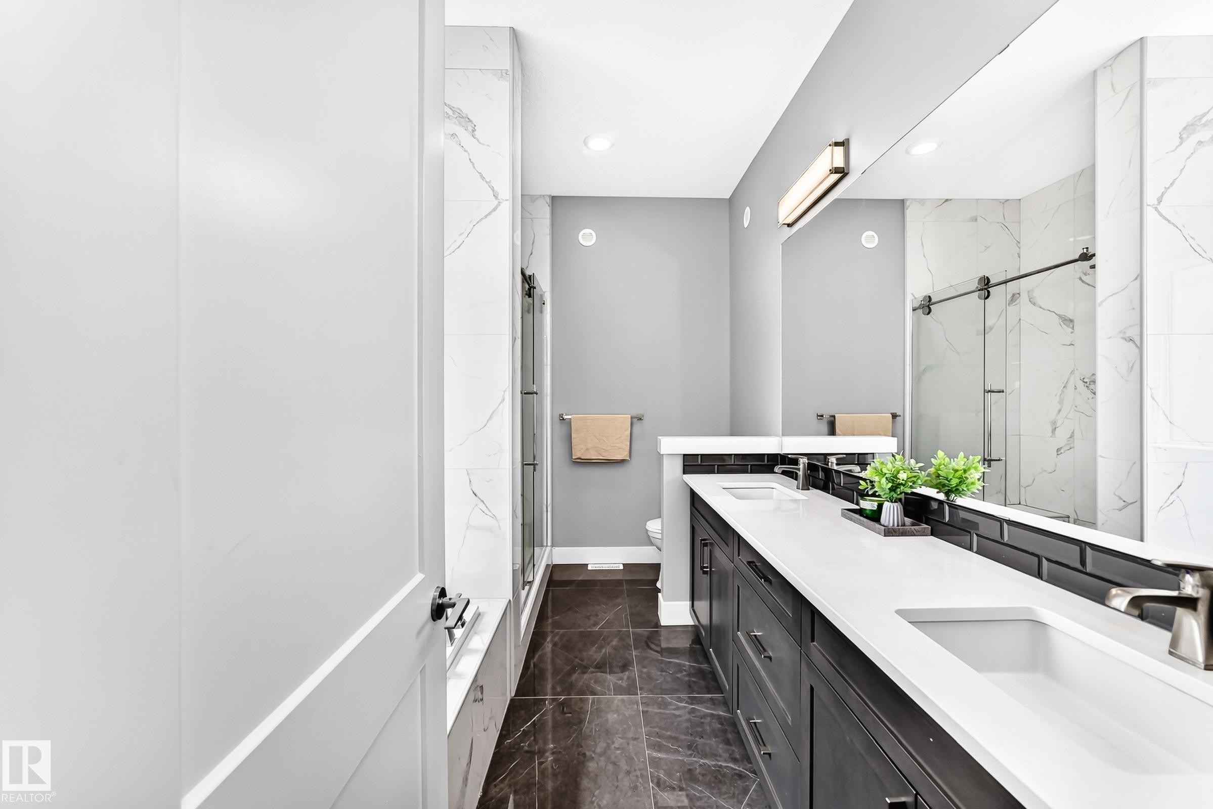 Dual vanity with integrated sinks and white countertops - 1781 Melrose Crescent, Edmonton, AB