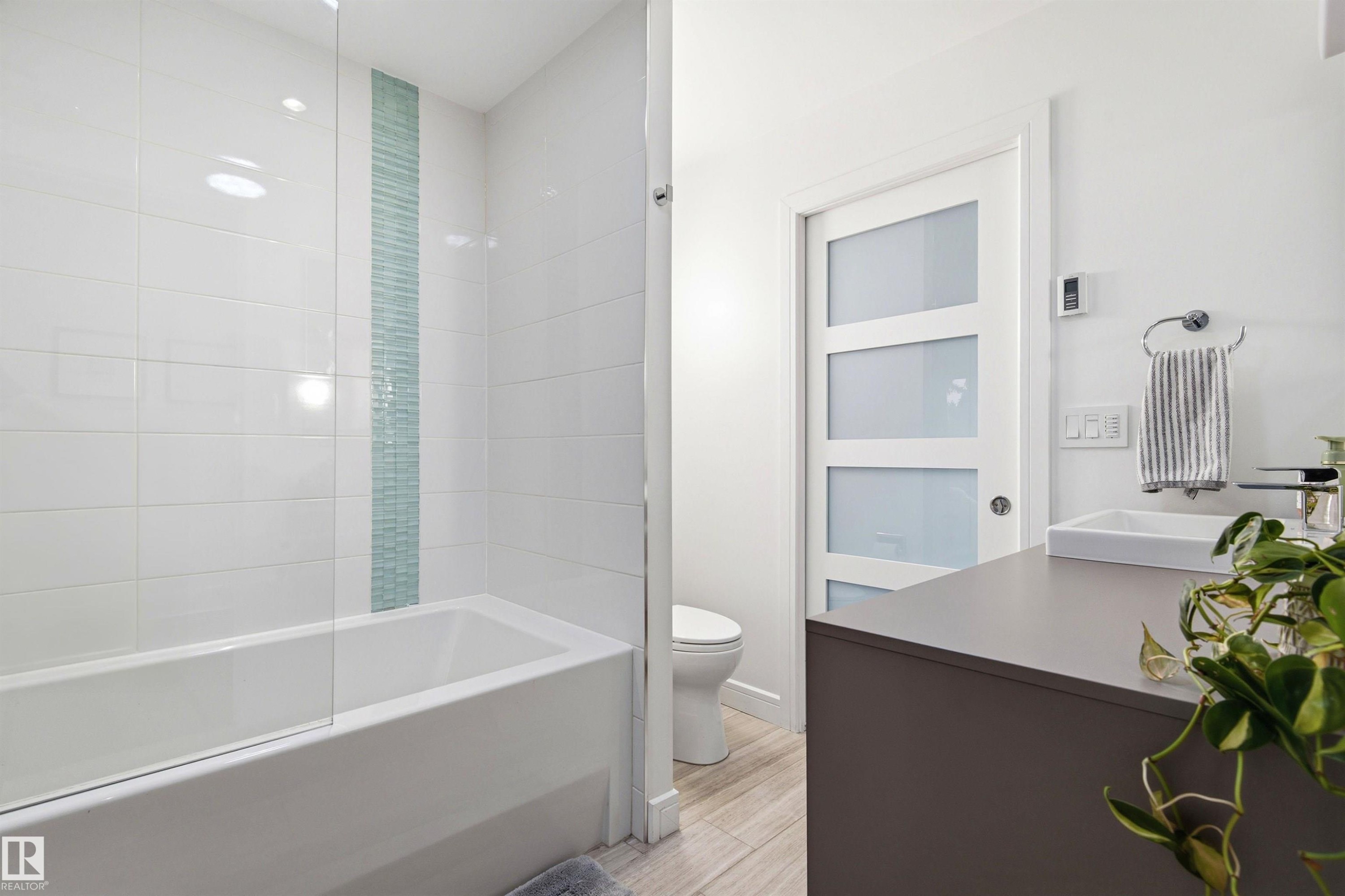 6905 102A Avenue, Edmonton, AB