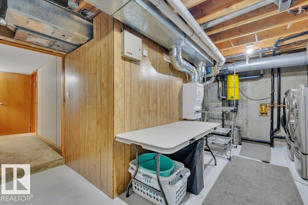 17927 92A Street Nw, Edmonton, AB