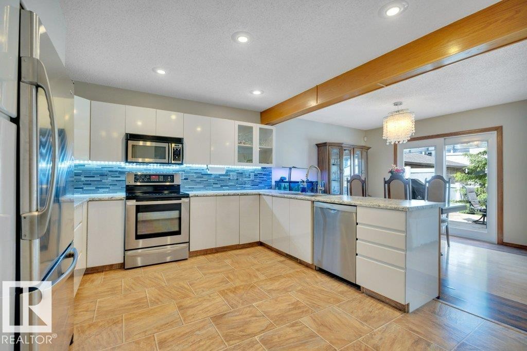 17927 92A Street Nw, Edmonton, AB