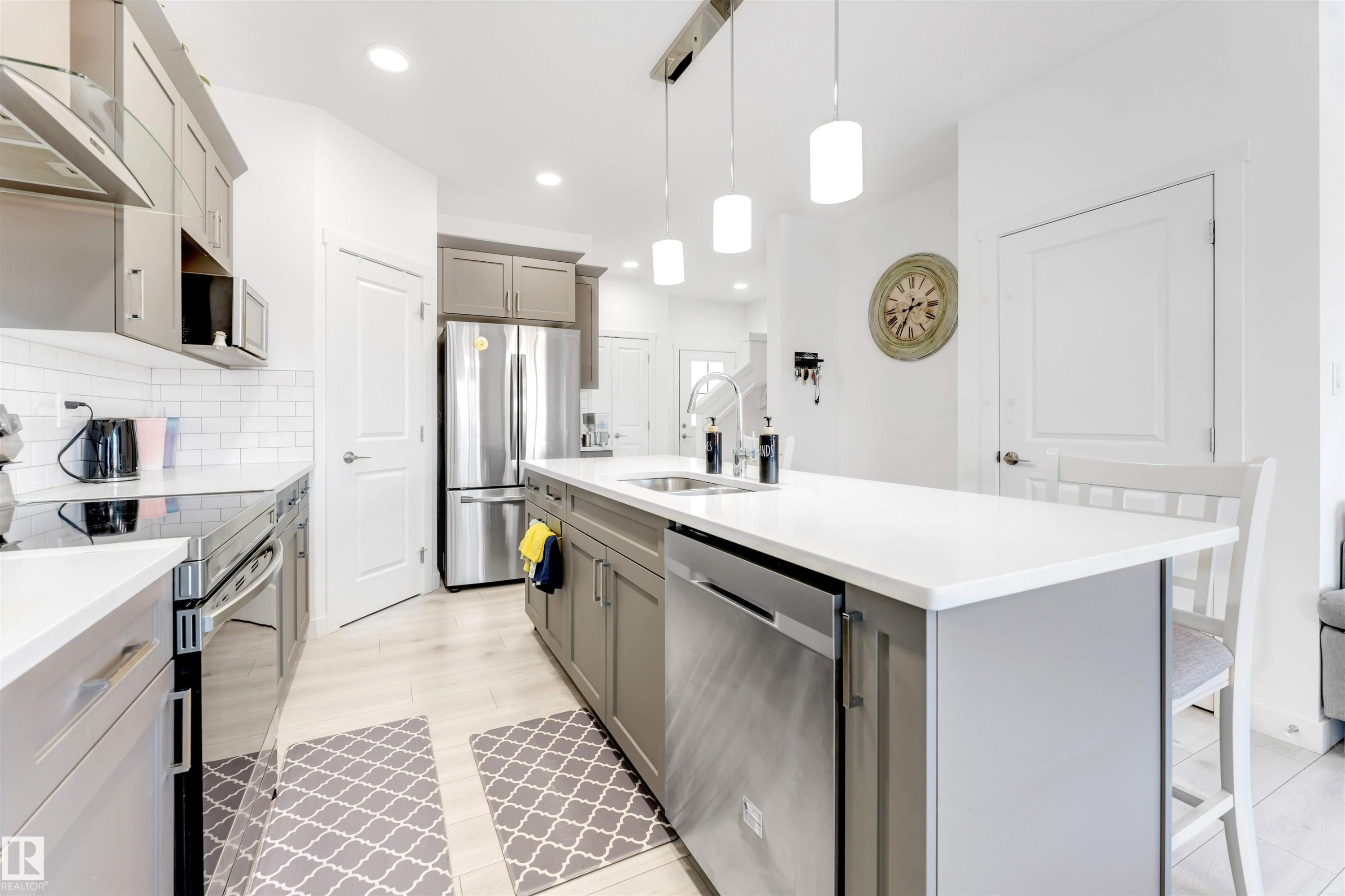 407 Conroy Crescent Sw, Edmonton, AB - Indoor Photo Showing Kitchen With Upgraded Kitchen