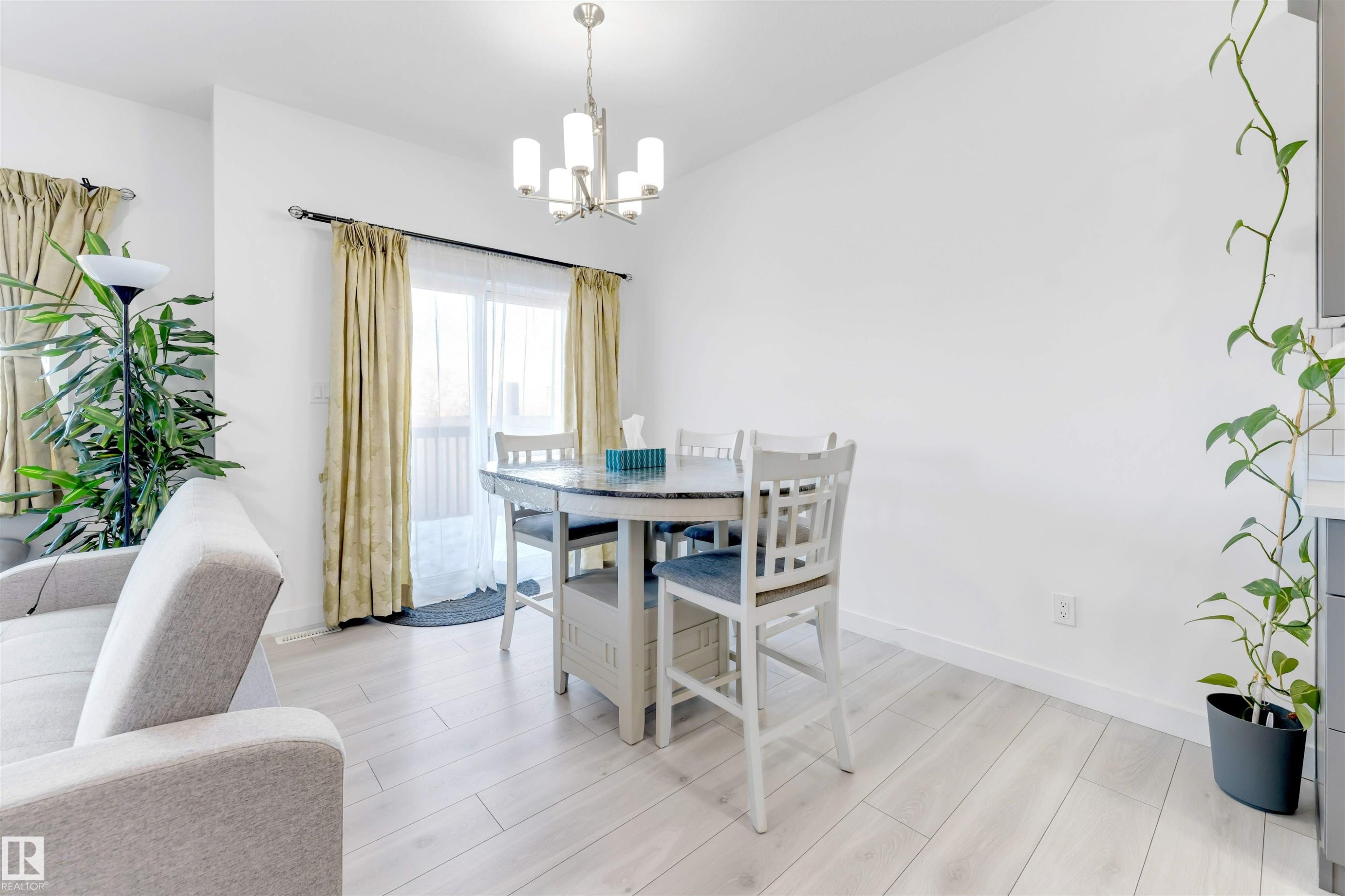 407 Conroy Crescent Sw, Edmonton, AB - Indoor Photo Showing Dining Room