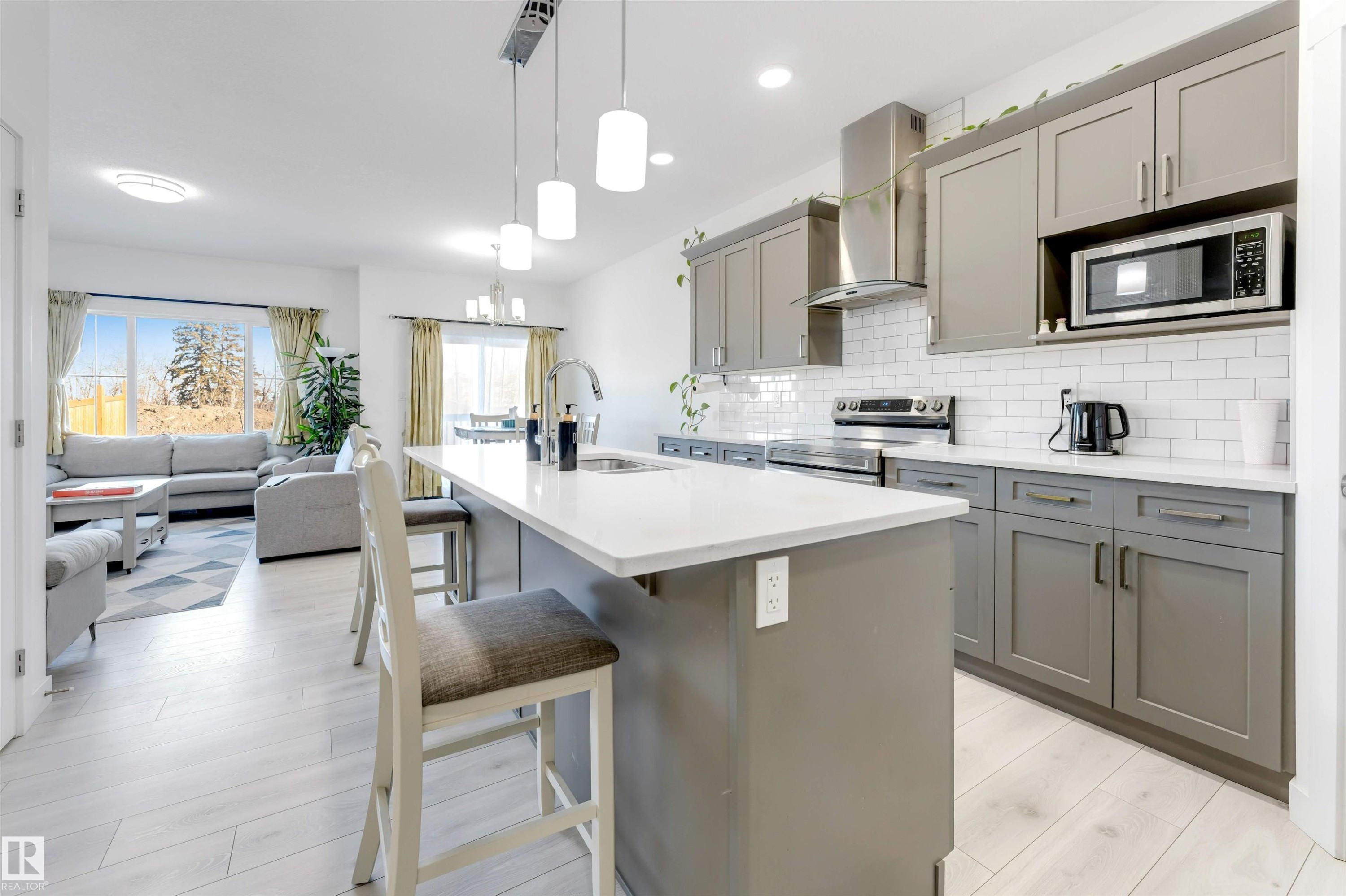 407 Conroy Crescent Sw, Edmonton, AB - Indoor Photo Showing Kitchen With Upgraded Kitchen
