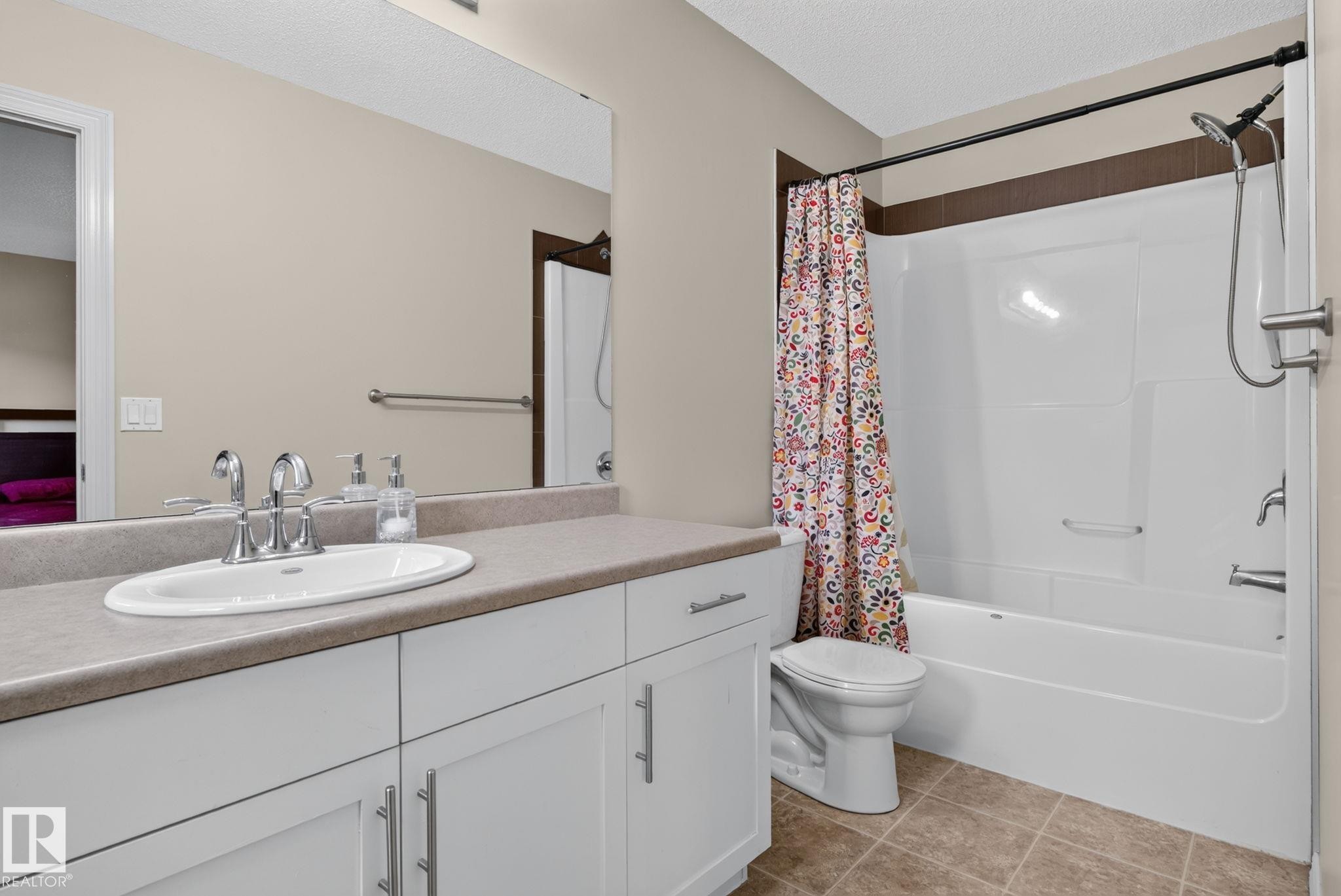 Bathroom featuring a vanity with an integrated sink, white cabinetry, and a shower-over-tub combination - 545 Watt Boulevard Sw, Edmonton, AB - Indoor Photo Showing Bathroom