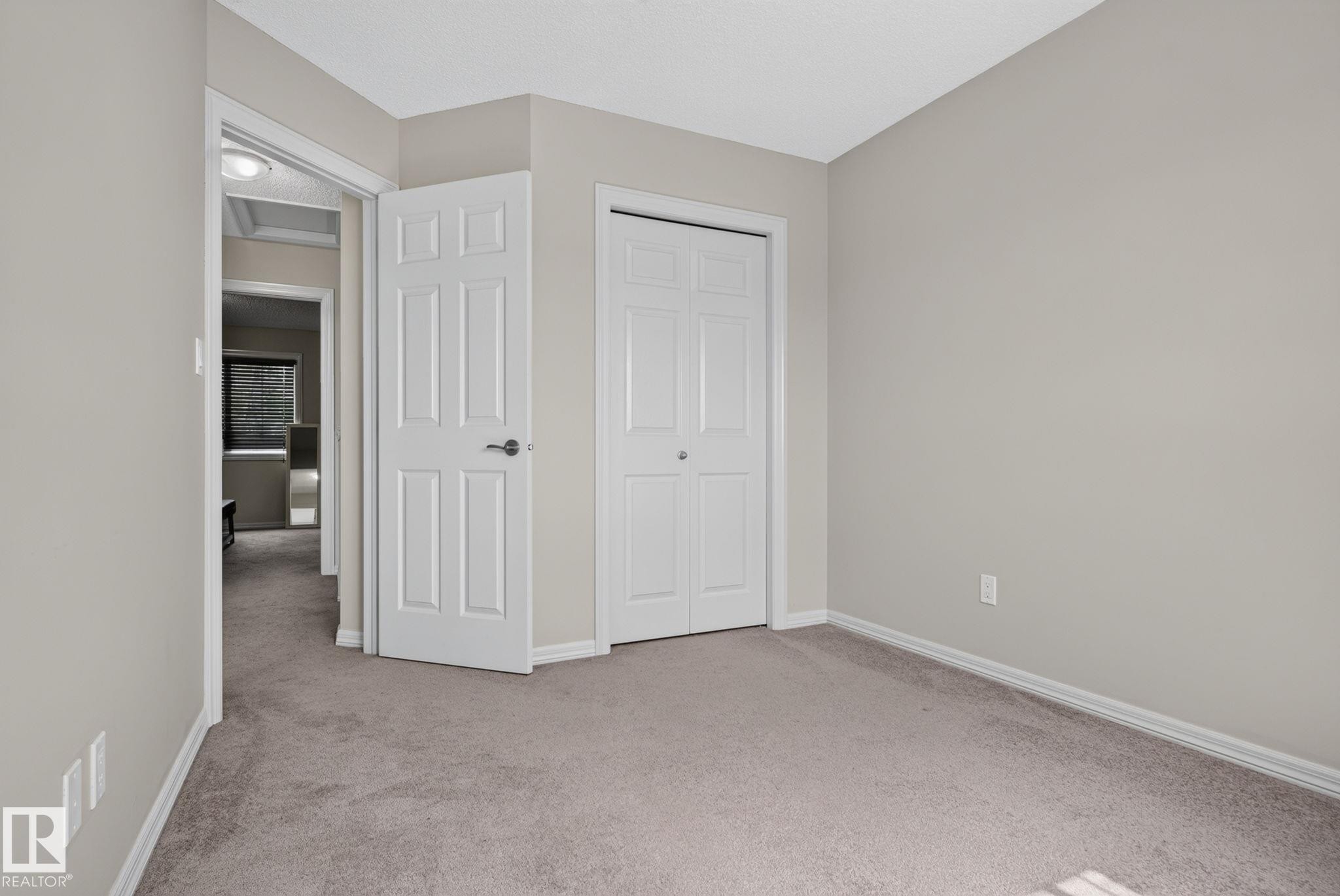 Carpeted room with neutral wall paint and white trim - 545 Watt Boulevard Sw, Edmonton, AB - Indoor Photo Showing Other Room