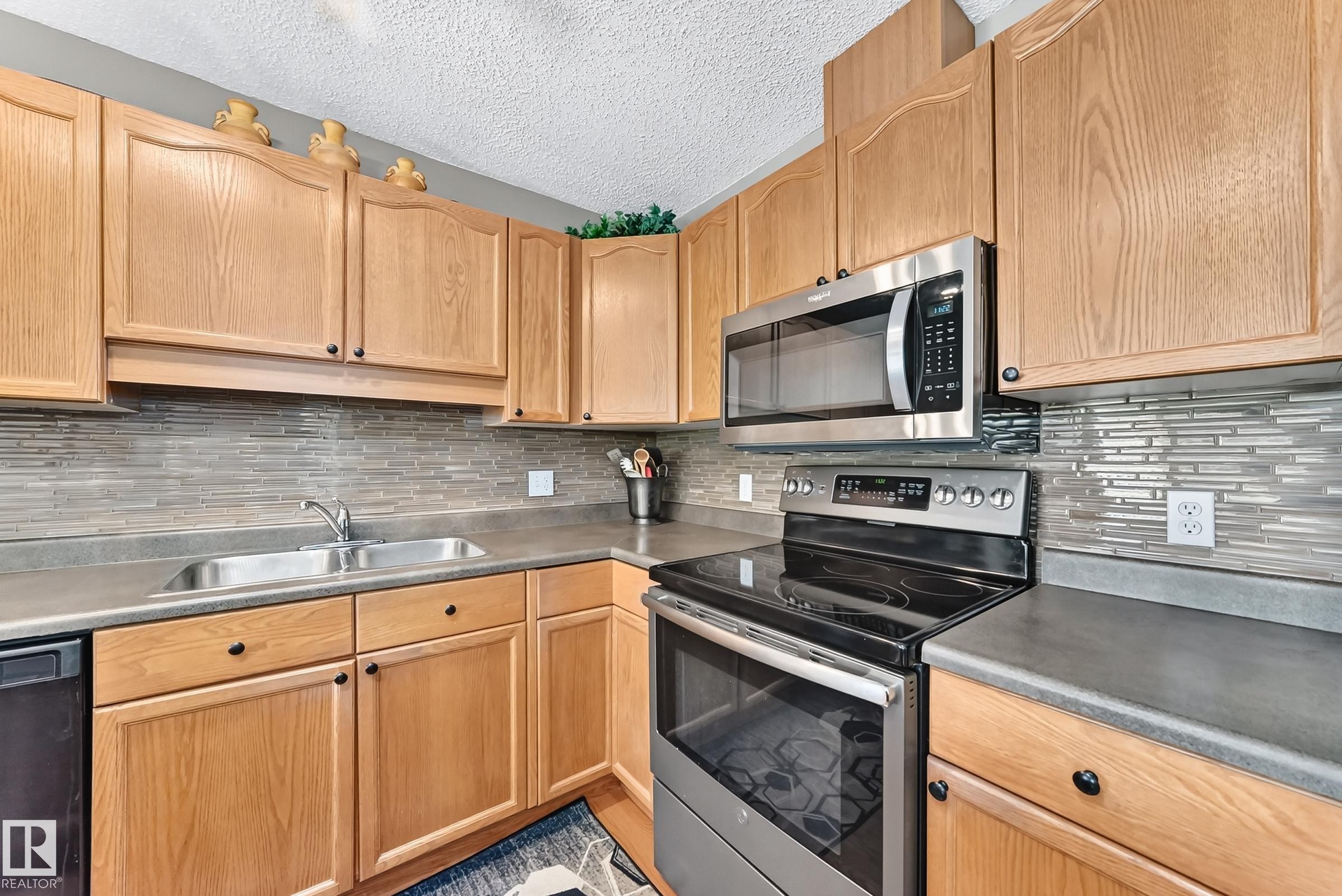 6 14803 Miller Boulevard, Edmonton, AB