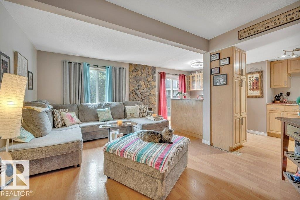 540 Willow Crest, Edmonton, AB