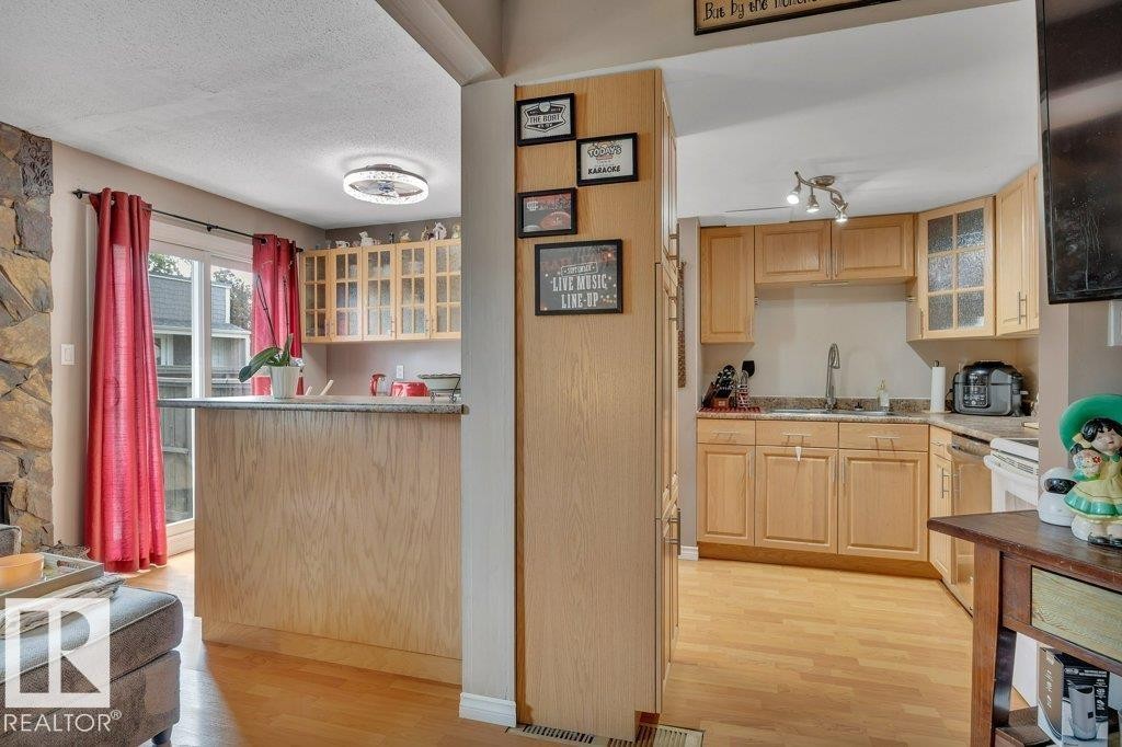 540 Willow Crest, Edmonton, AB