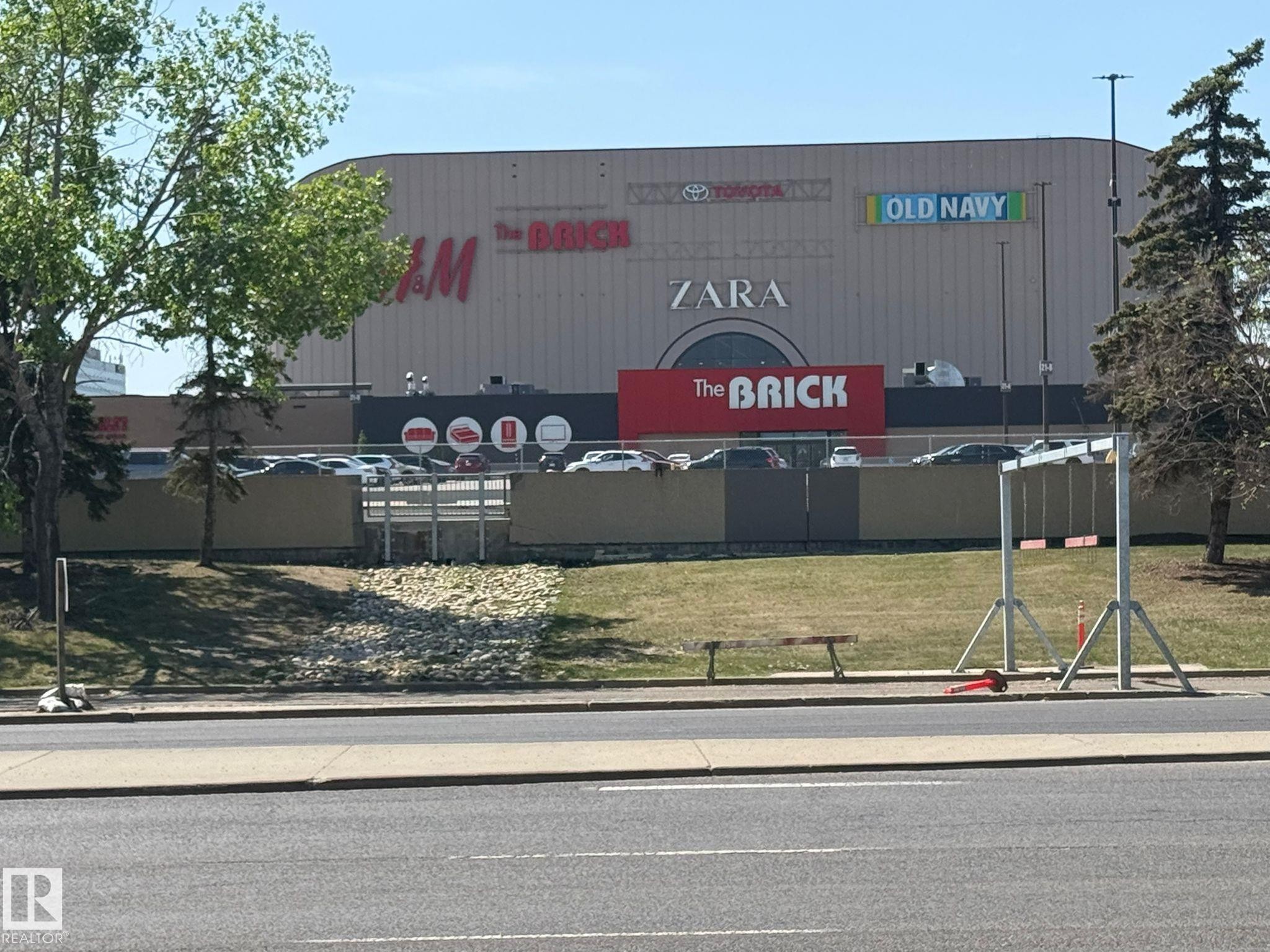 Retail building featuring multiple prominent storefronts, including H&M, The Brick, Zara, Old Navy, and Toyota - 8911 169 Street Nw, Edmonton, AB - Outdoor