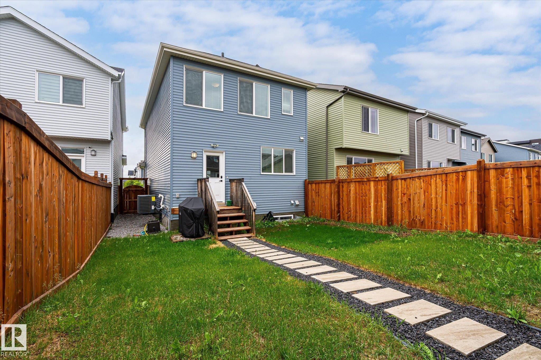 3415 Erlanger Bend, Edmonton, AB