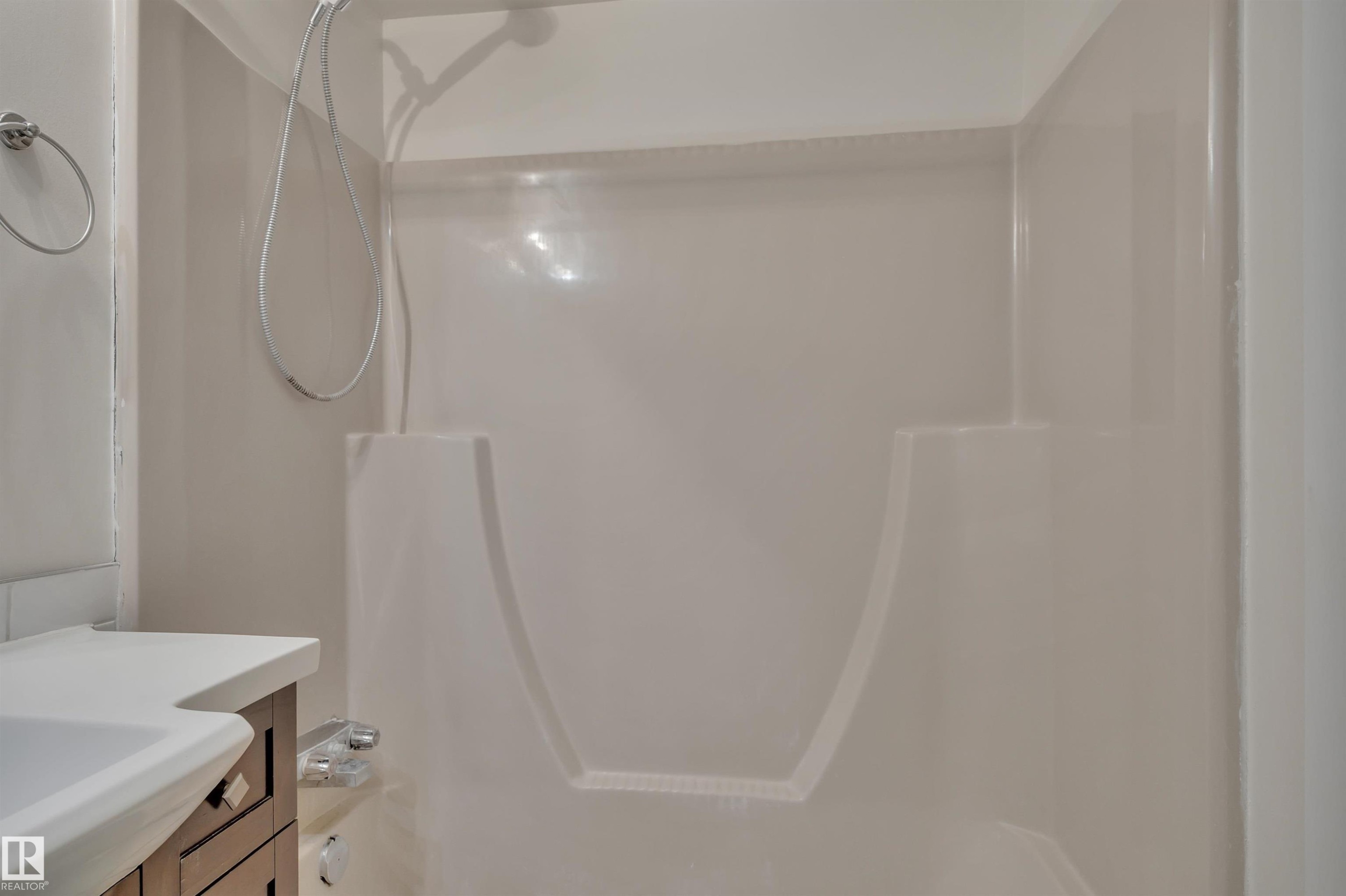 201 7915 112 Avenue, Edmonton, AB