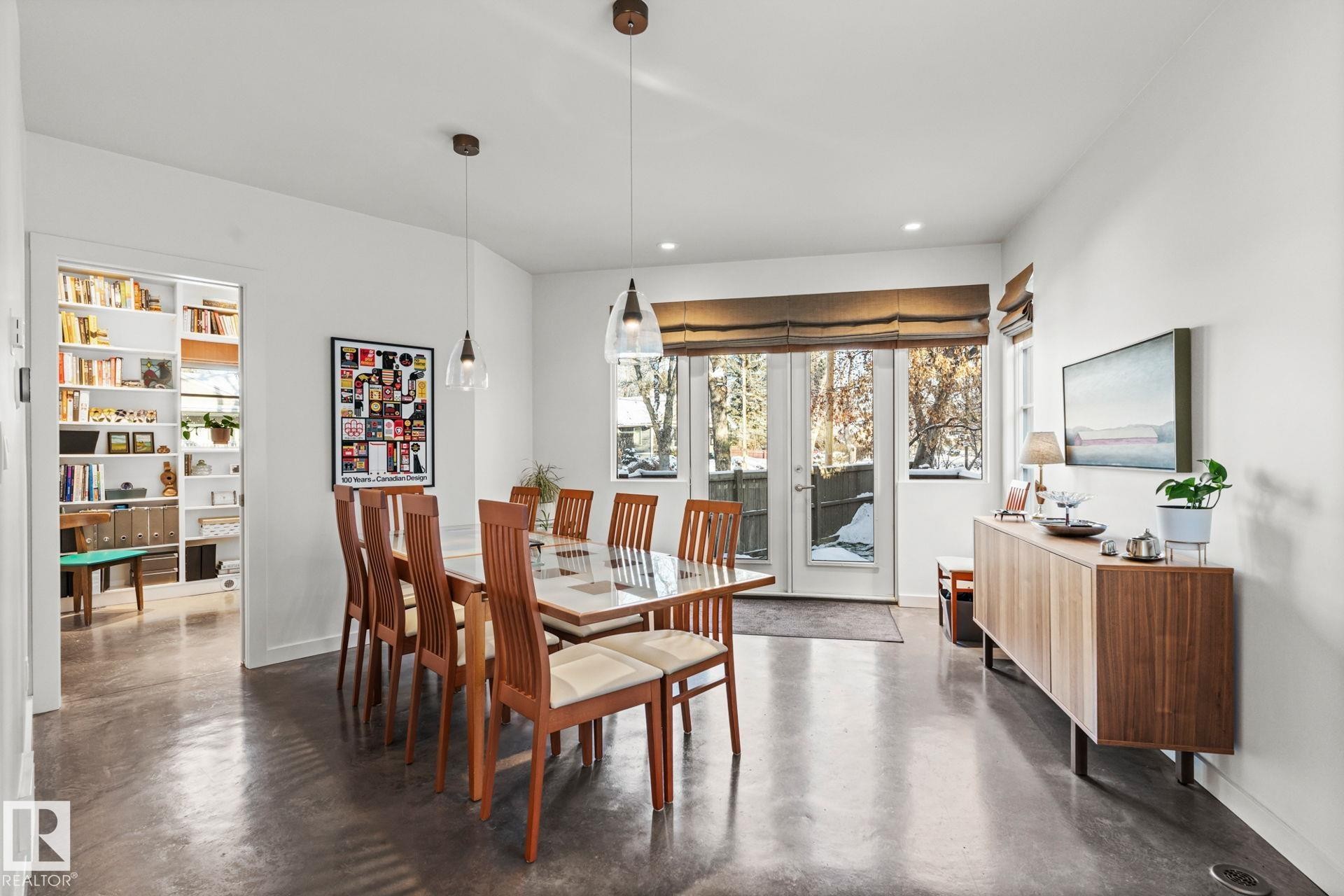6428 Ada Boulevard Nw, Edmonton, AB - Indoor