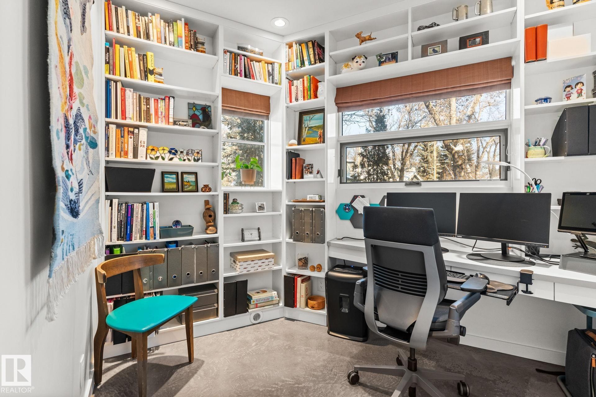 6428 Ada Boulevard Nw, Edmonton, AB - Indoor Photo Showing Office